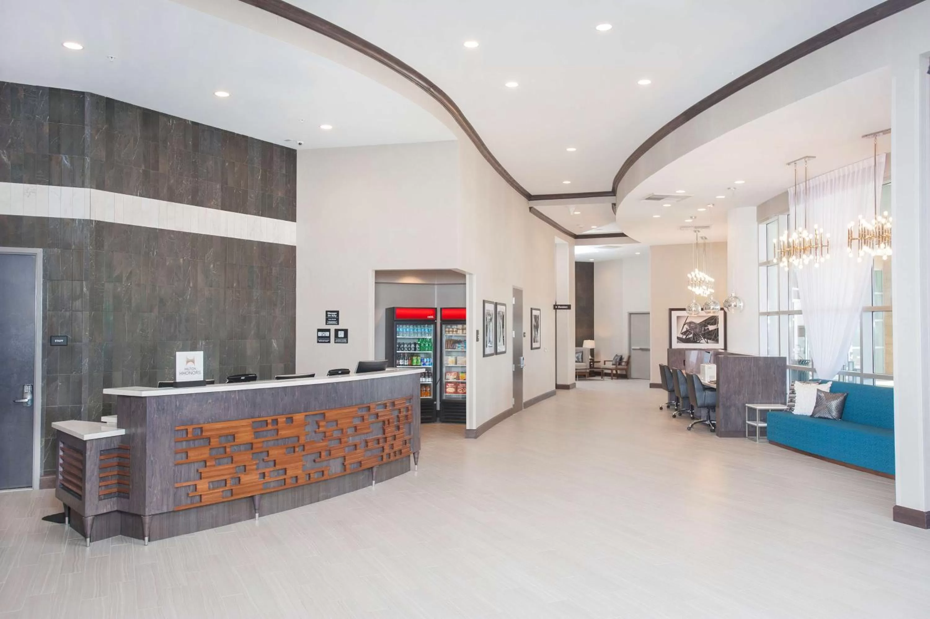 Lobby or reception in Hampton Inn & Suites LAX El Segundo