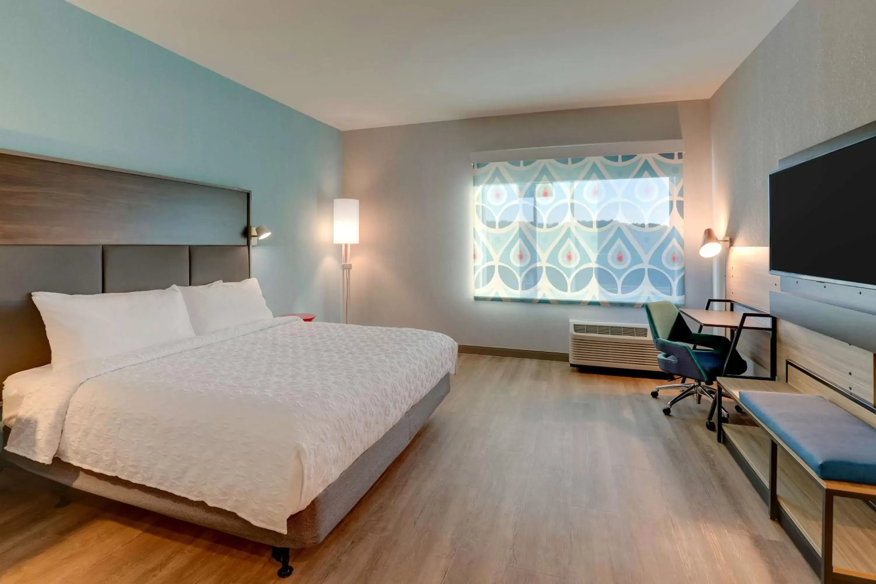 Bedroom, Bed in Tru By Hilton Smithfield I-95