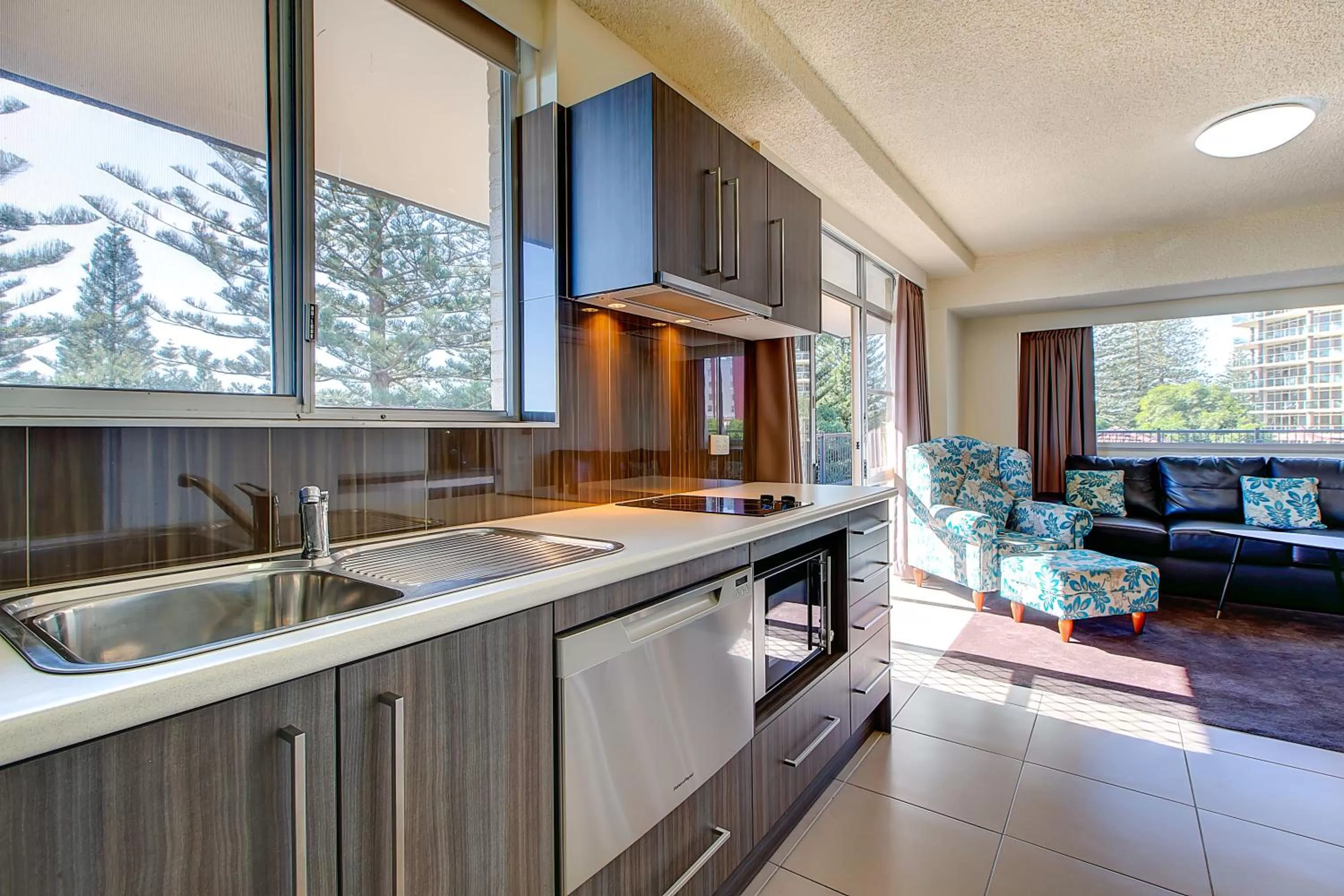 Kitchen or kitchenette in El Motor Inn