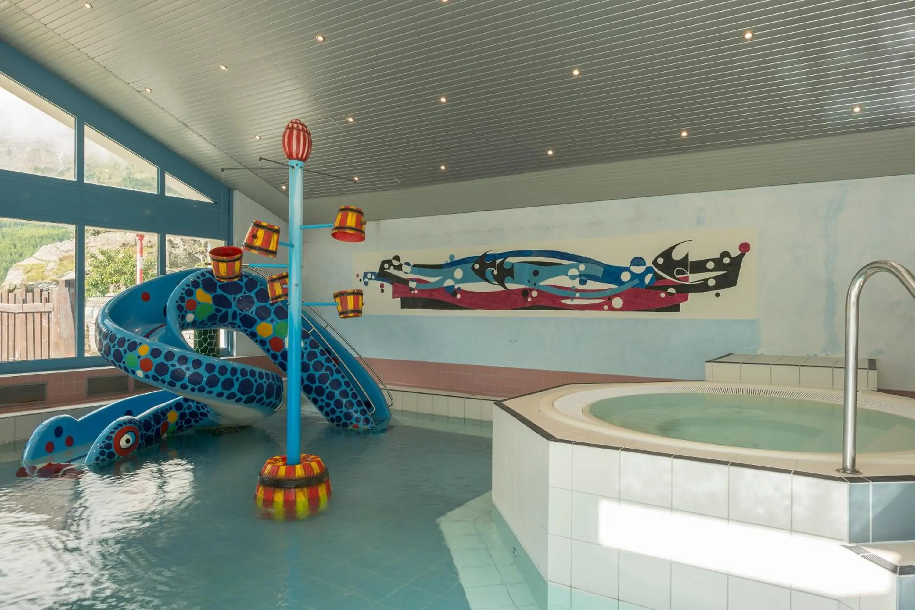 Swimming pool in wellnessHostel4000