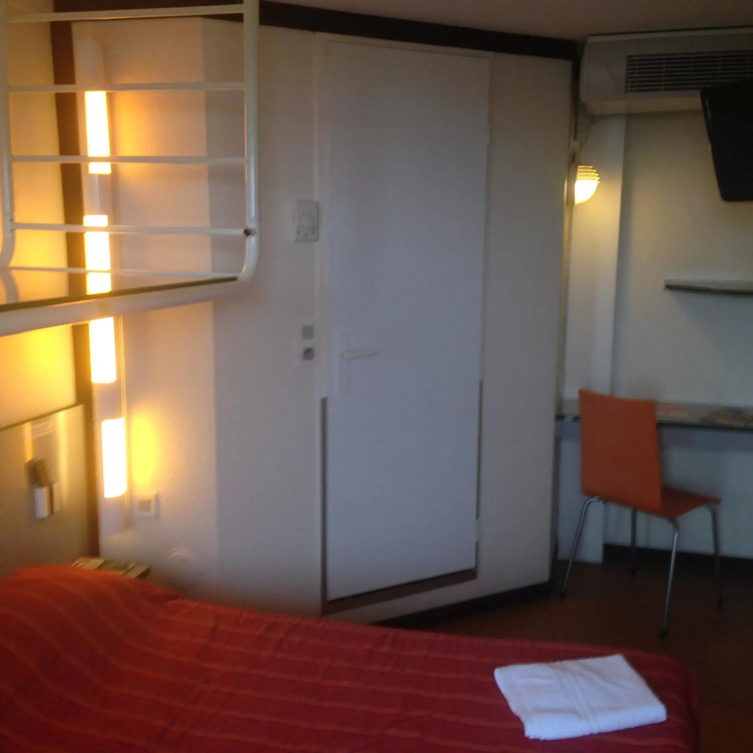 Bedroom, Bed in Premiere Classe Niort Est La Creche