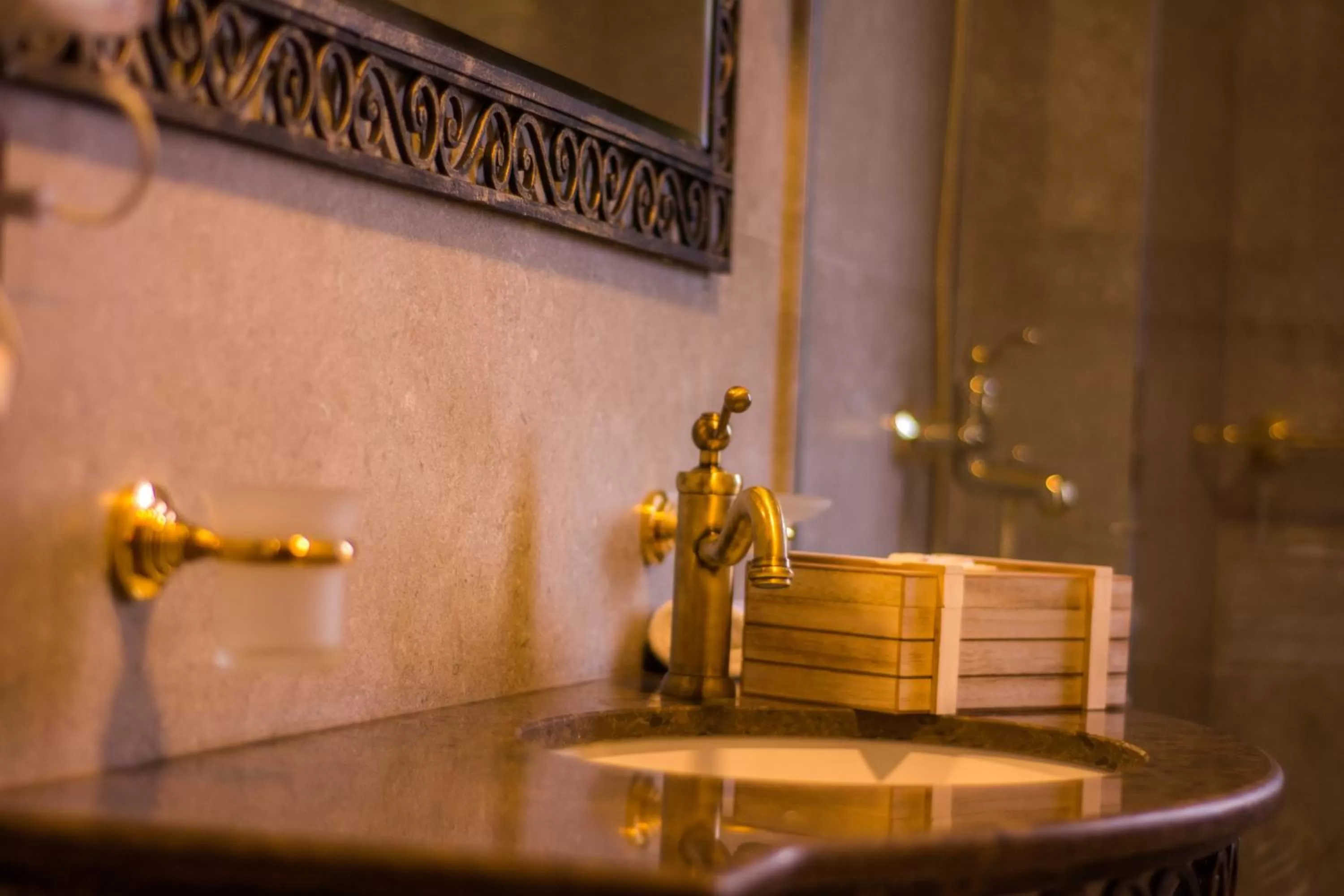 Shower in Hotel Epidamn Boutique & Spa