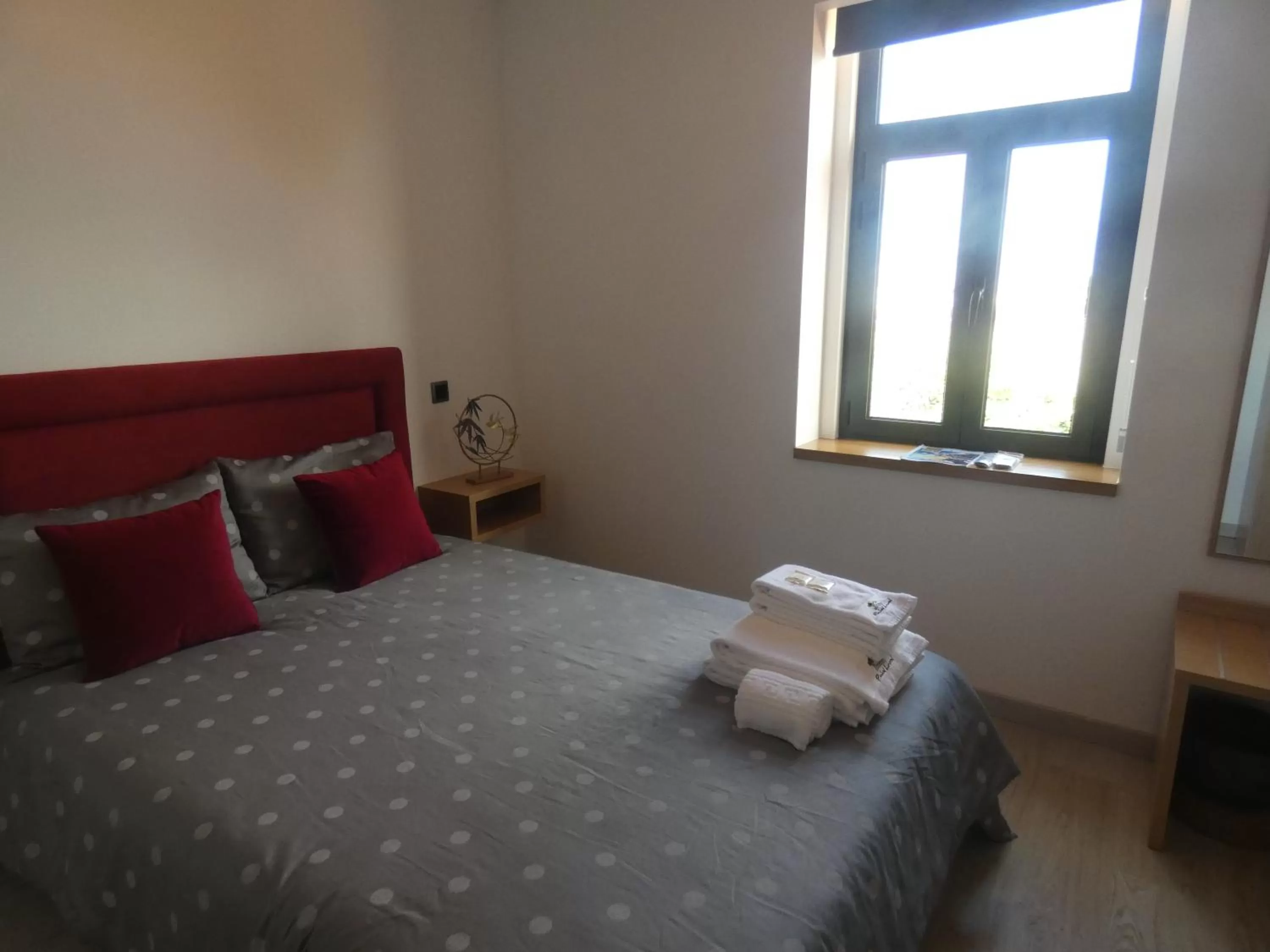 Bedroom, Bed in Pinhal Litoral