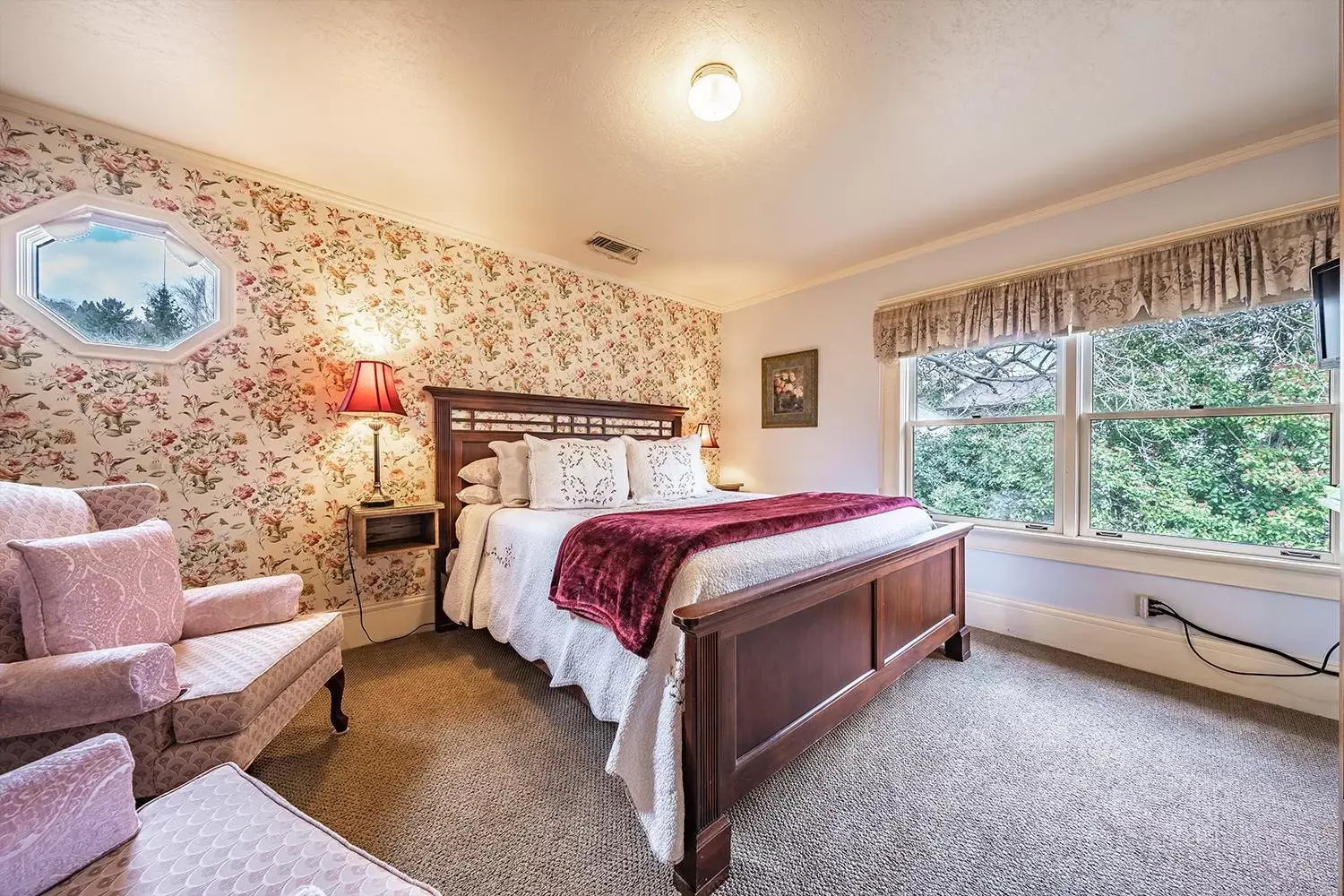 Photo of the whole room in Abigail's Bed and Breakfast Inn
