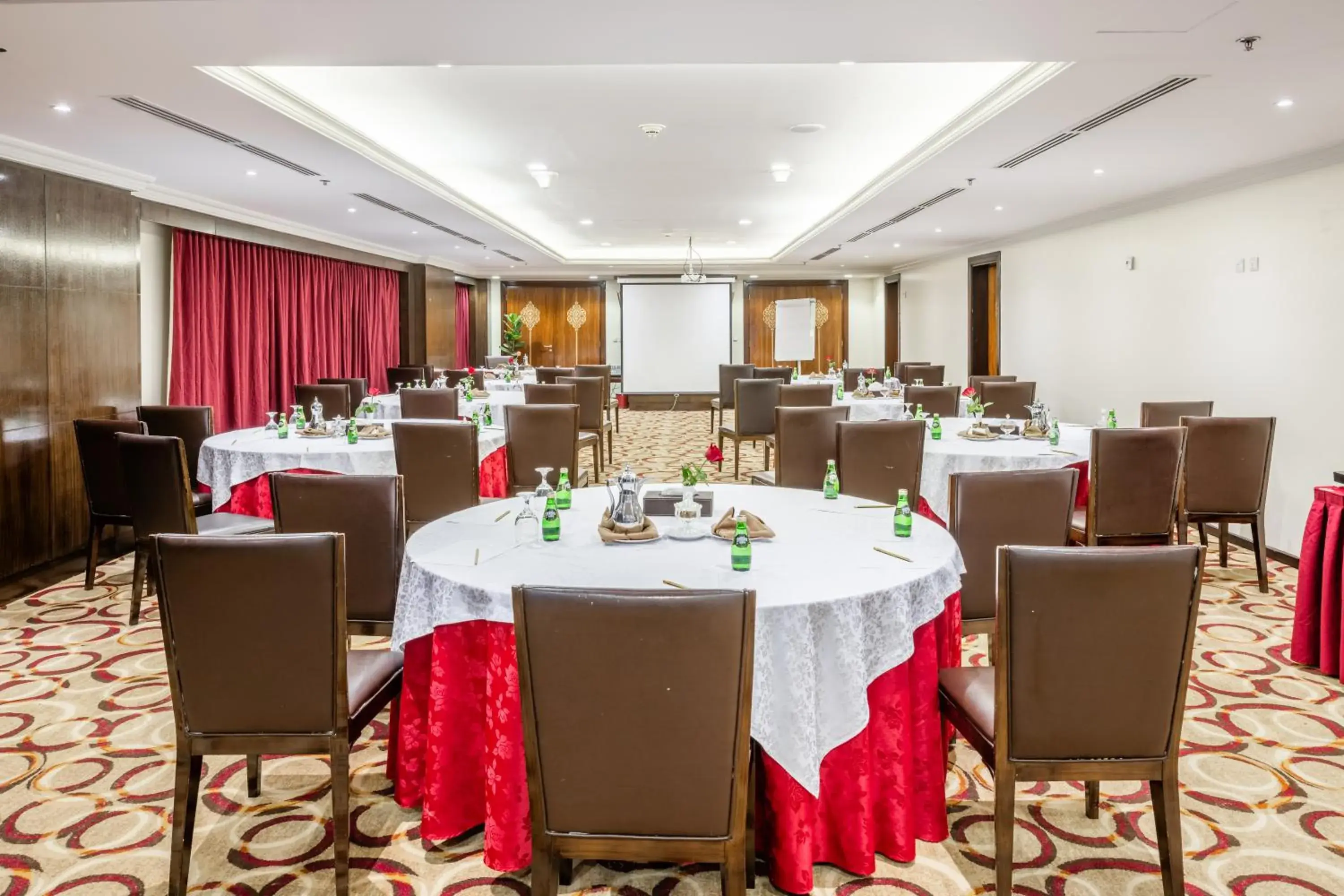 Meeting/conference room, Restaurant/Places to Eat in Taiba Madinah Hotel