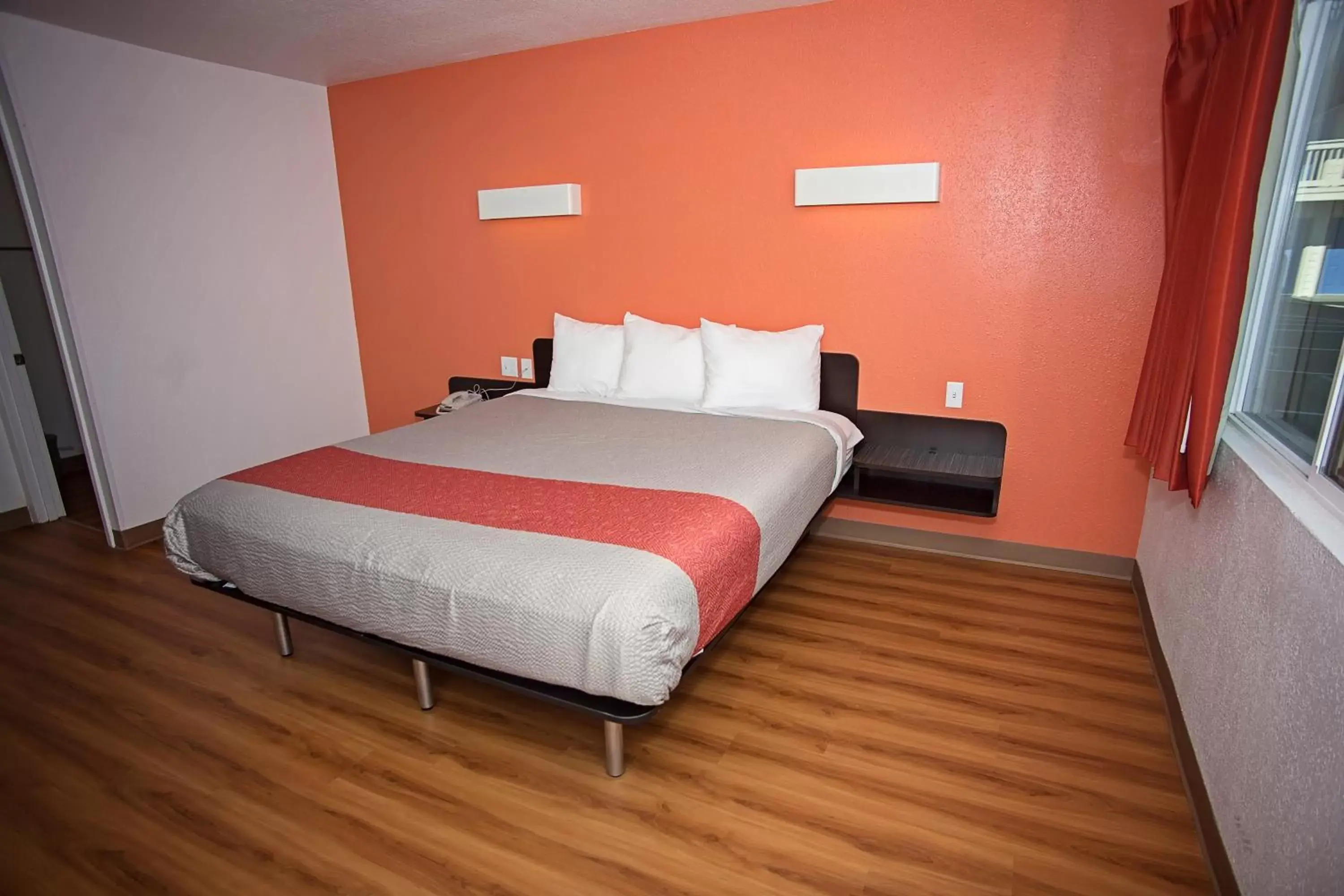 Bedroom, Bed in Motel 6-Crescent City, CA