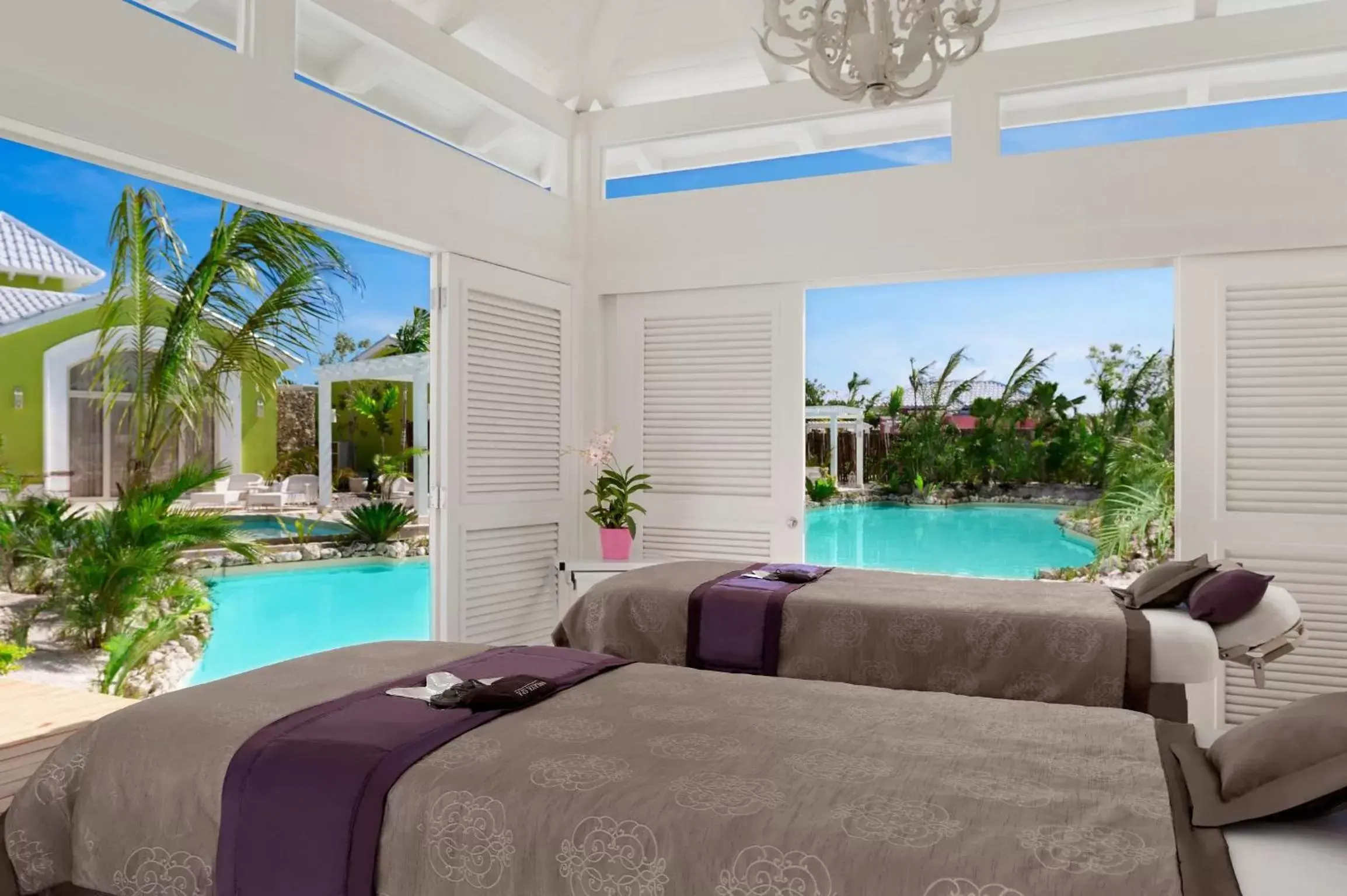 Massage, Swimming Pool in Eden Roc Cap Cana