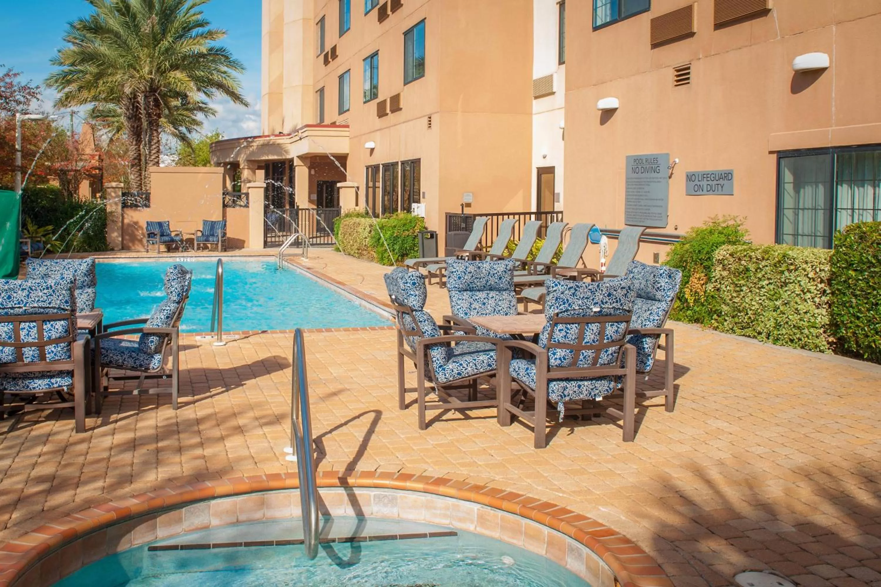 Swimming Pool in Courtyard by Marriott Pensacola Downtown