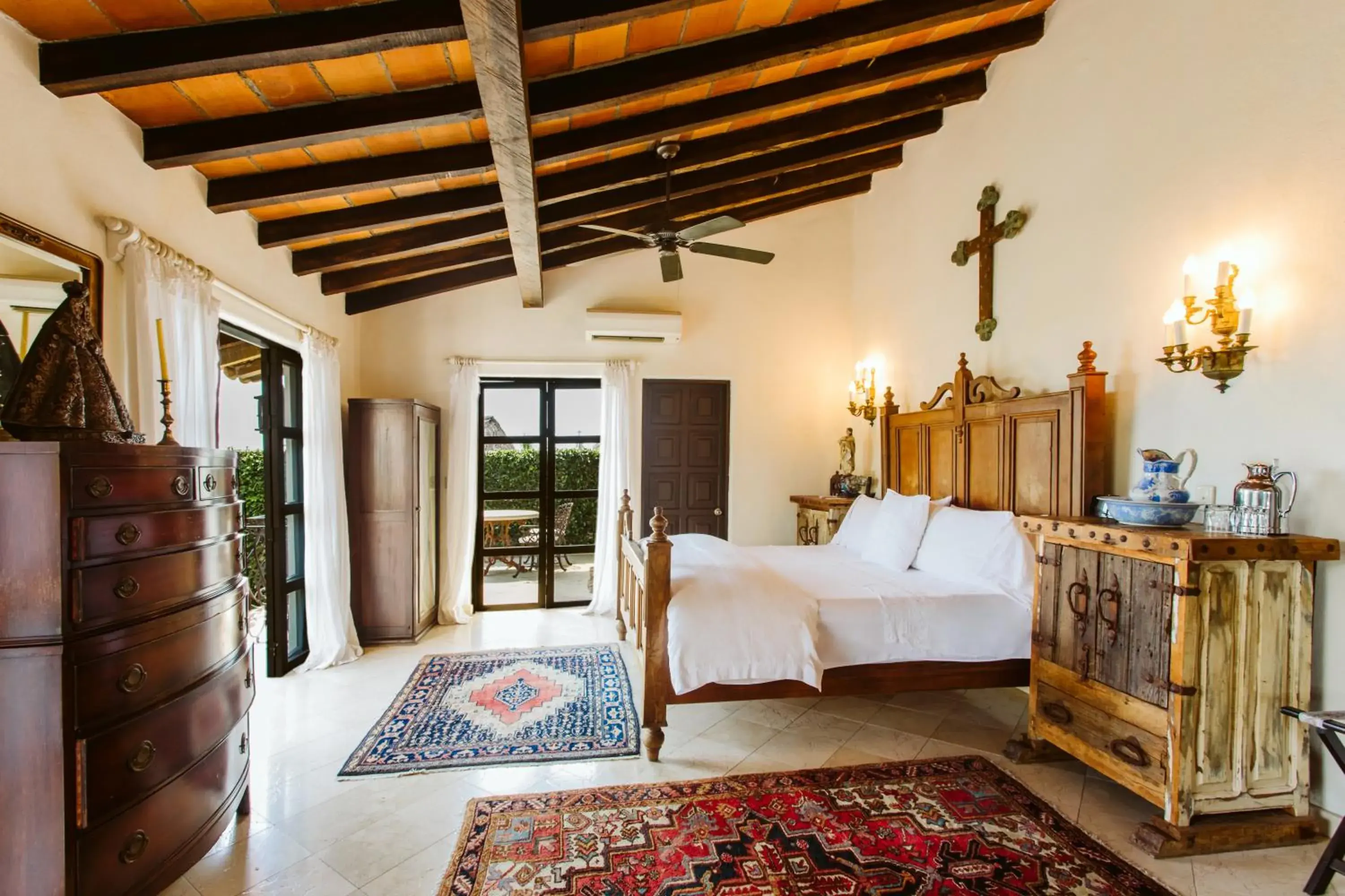 Photo of the whole room, Bed in Hacienda San Angel