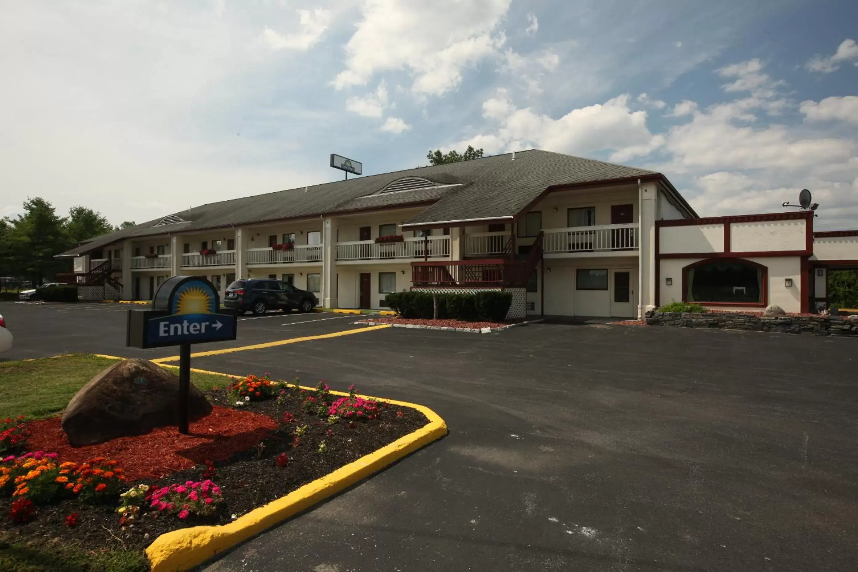 Facade/entrance, Property Building in Days Inn by Wyndham Queensbury/Lake George