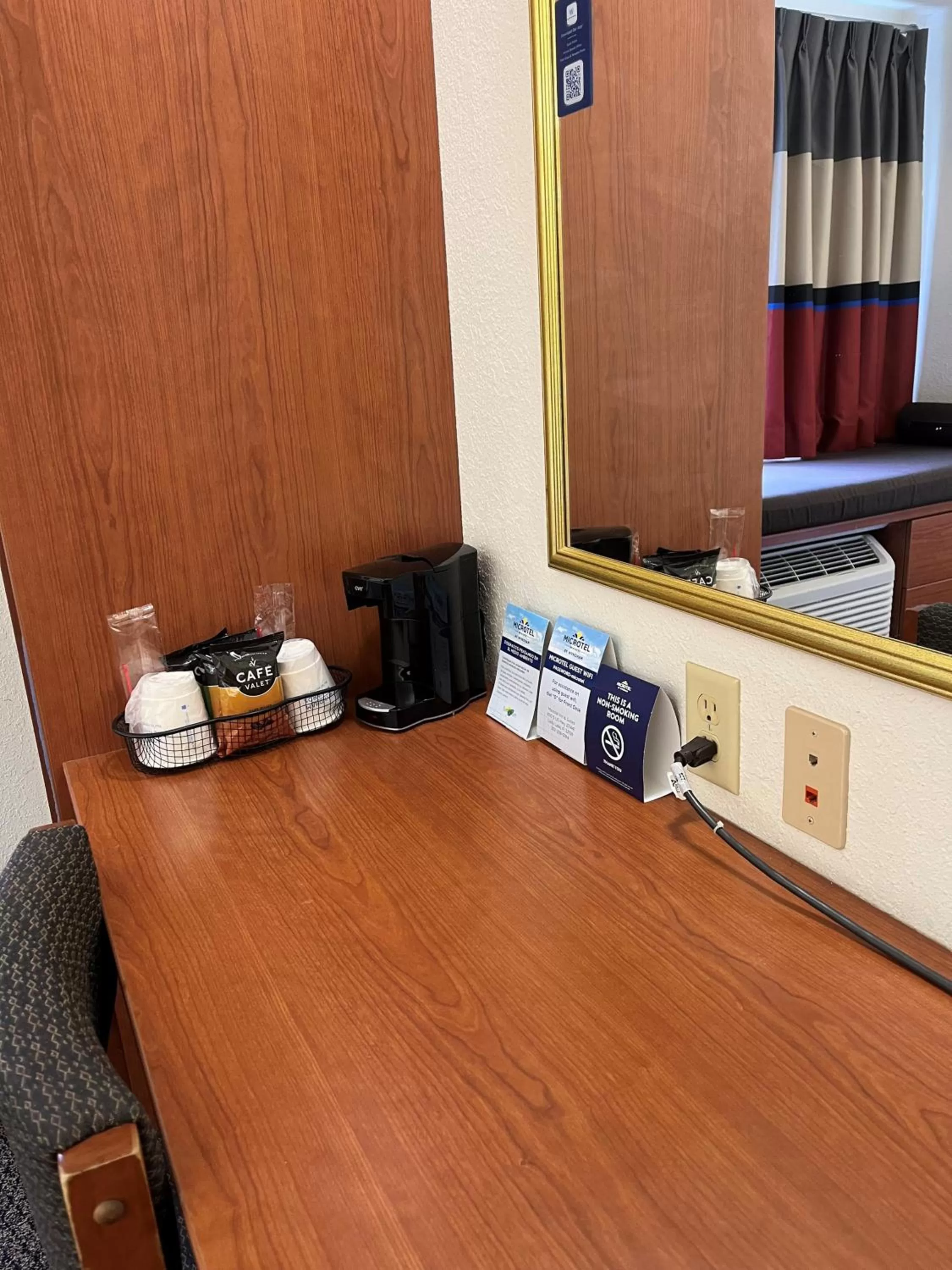 Coffee/tea facilities in Microtel Inn and Suites by Wyndham - Lady Lake/ The Villages