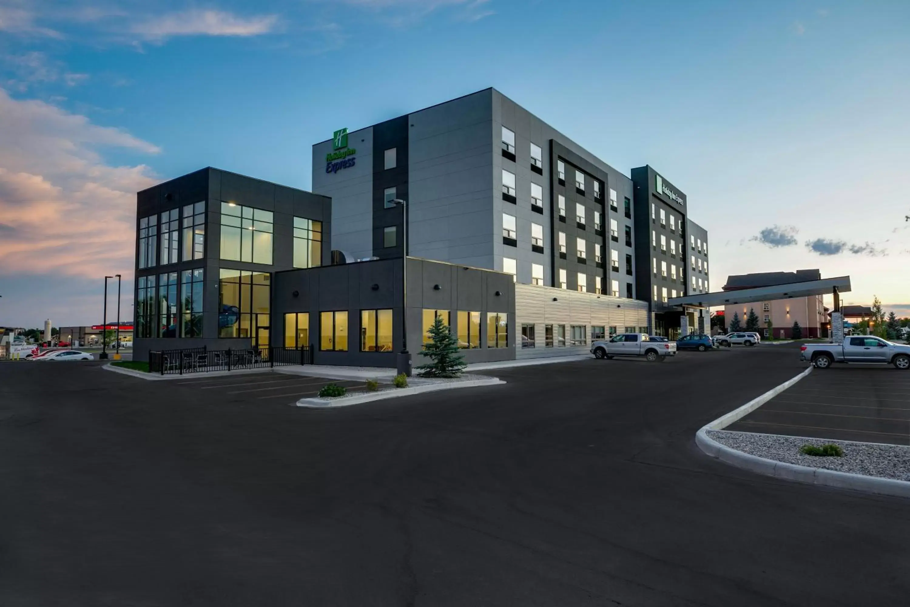 Property building in Holiday Inn Express - Lethbridge Southeast by IHG Property building in Holiday Inn Express - Lethbridge Southeast by IHG