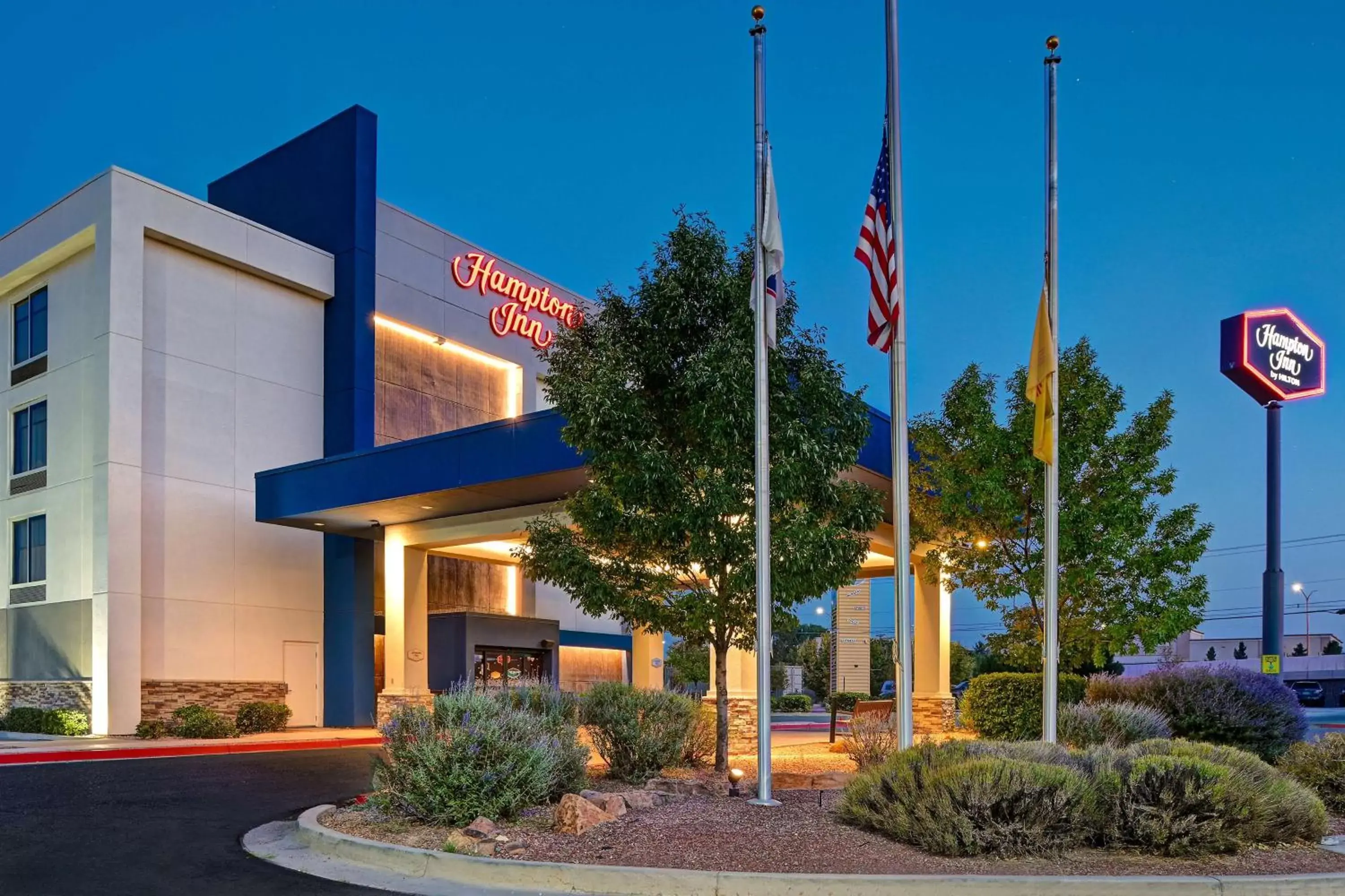 Property building in Hampton Inn Albuquerque - University/Midtown Property building in Hampton Inn Albuquerque - University/Midtown