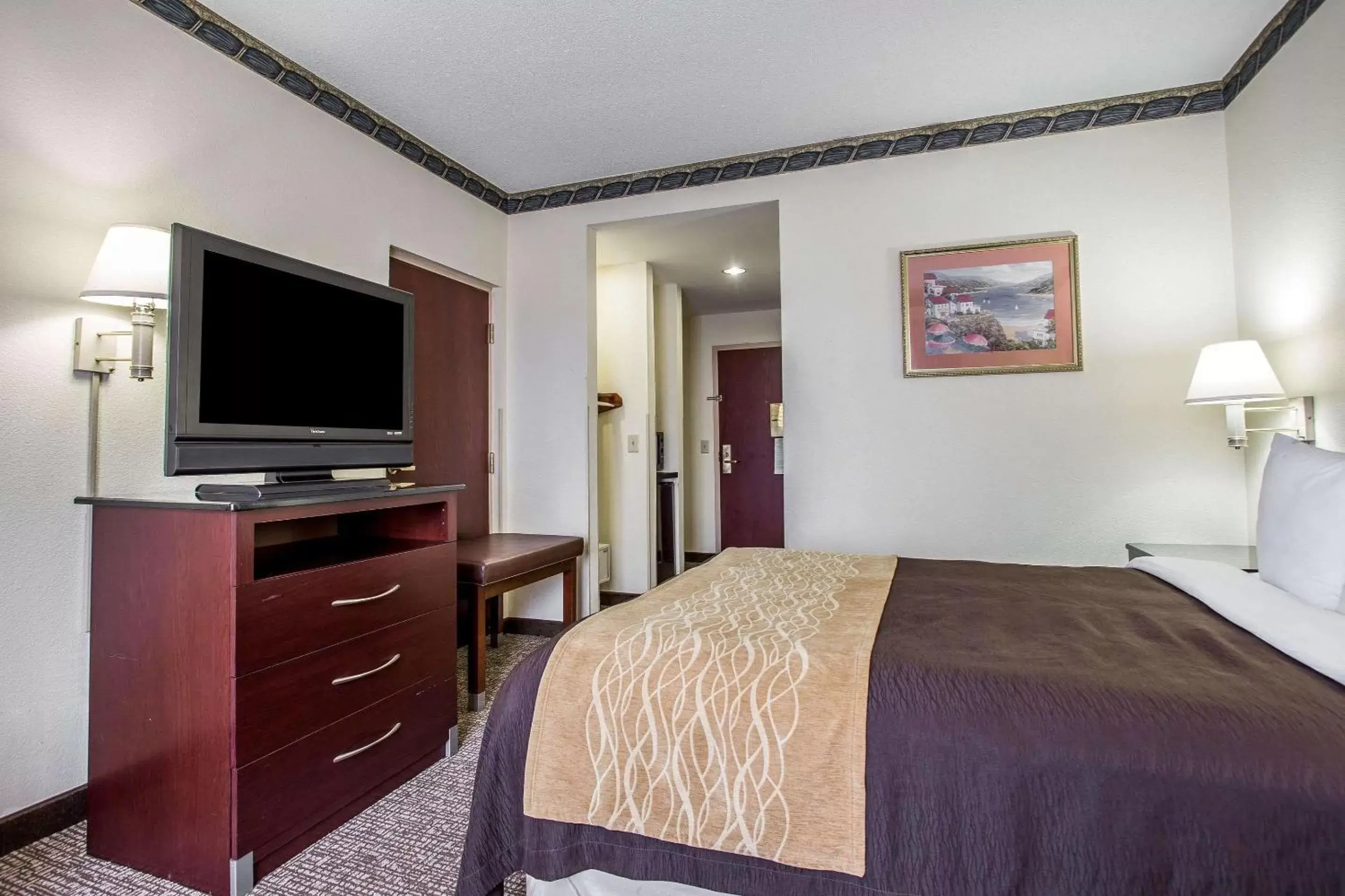 Photo of the whole room, Bed in Comfort Inn & Suites Ft.Jackson Maingate