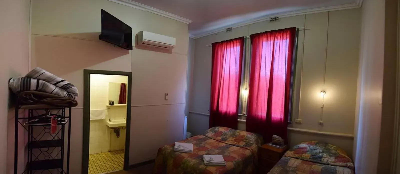 Bed in The Palace Hotel Kalgoorlie