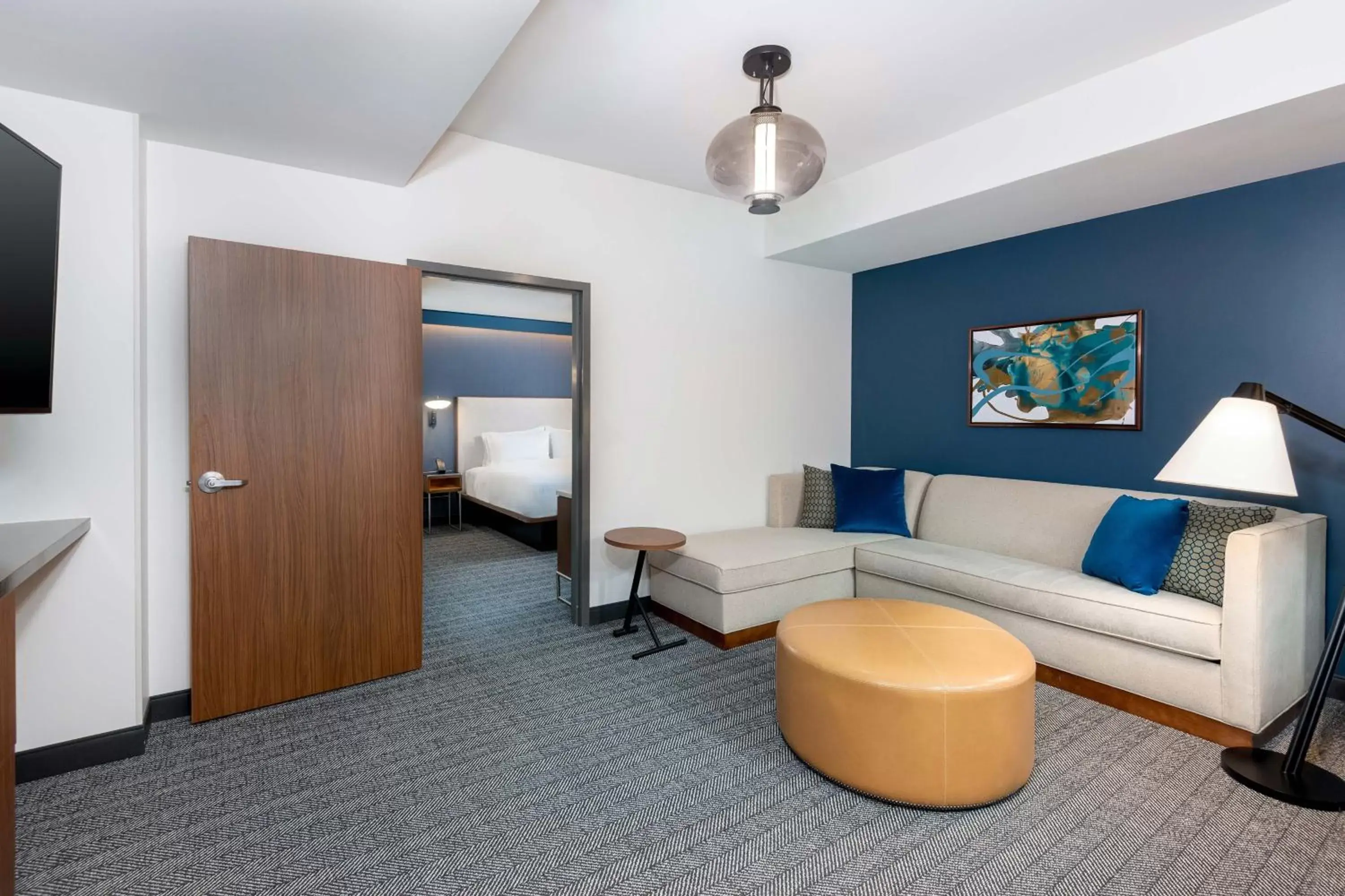 Living room, Seating Area in Courtyard by Marriott Atlanta Midtown