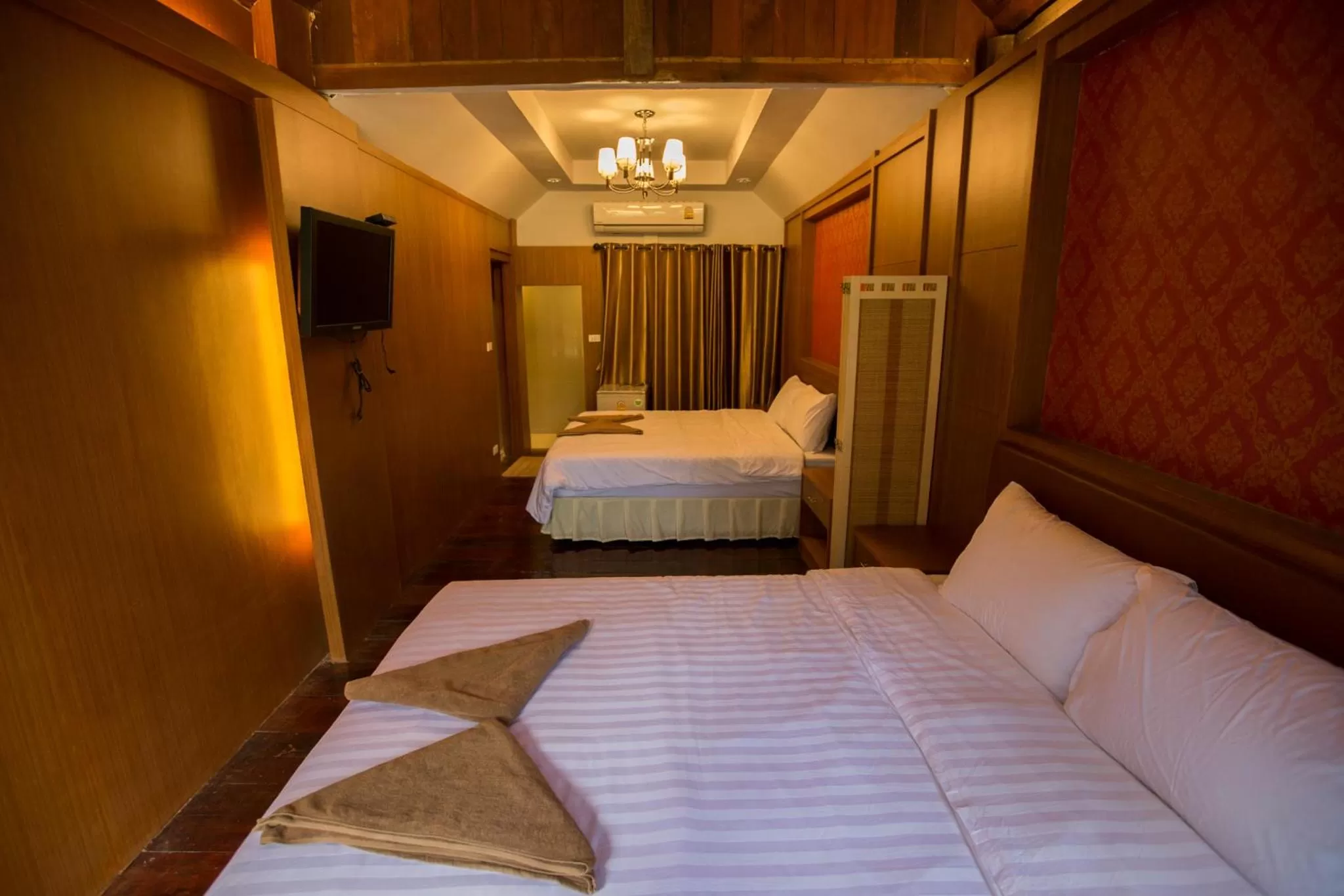 Photo of the whole room, Bed in Ruan Kanchanok