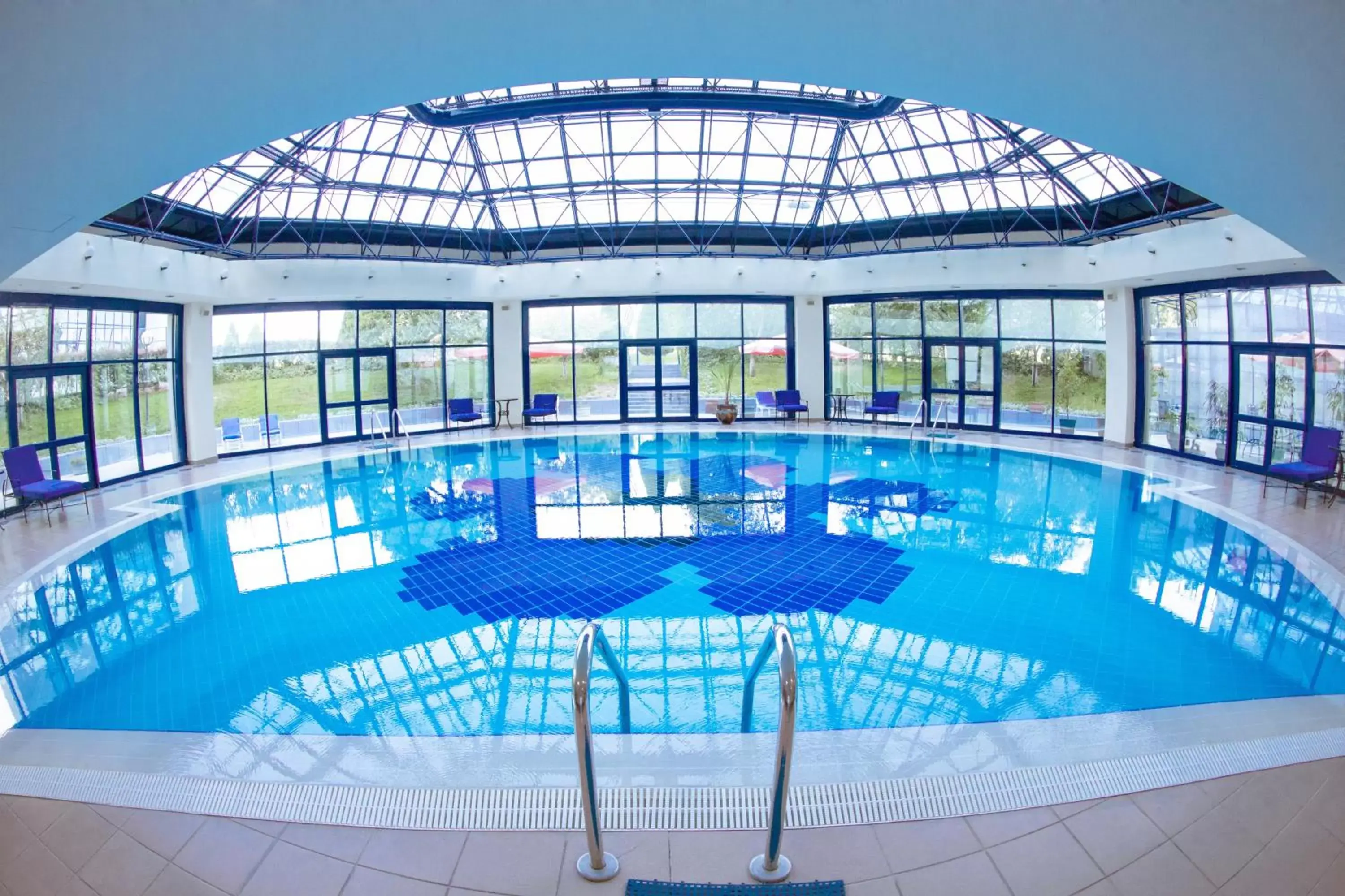 Swimming Pool in International Hotel Tashkent