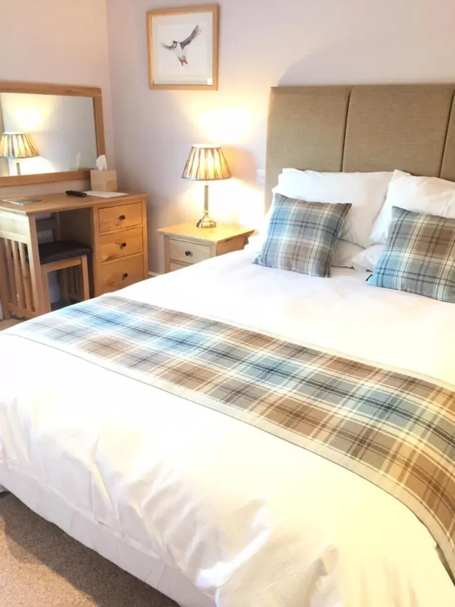 Bed in The Drayton Crown