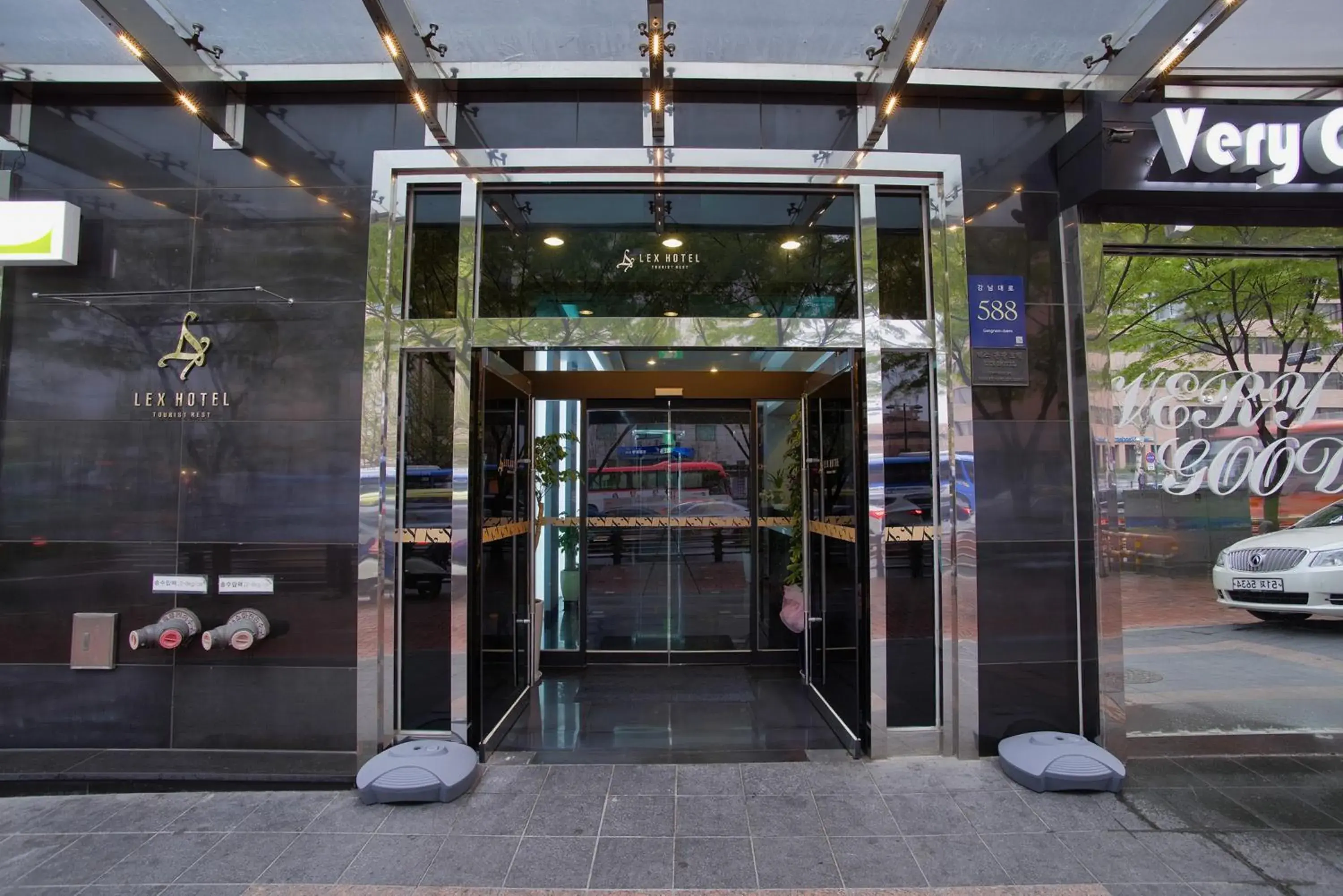 Facade/entrance in LEX Tourist Hotel
