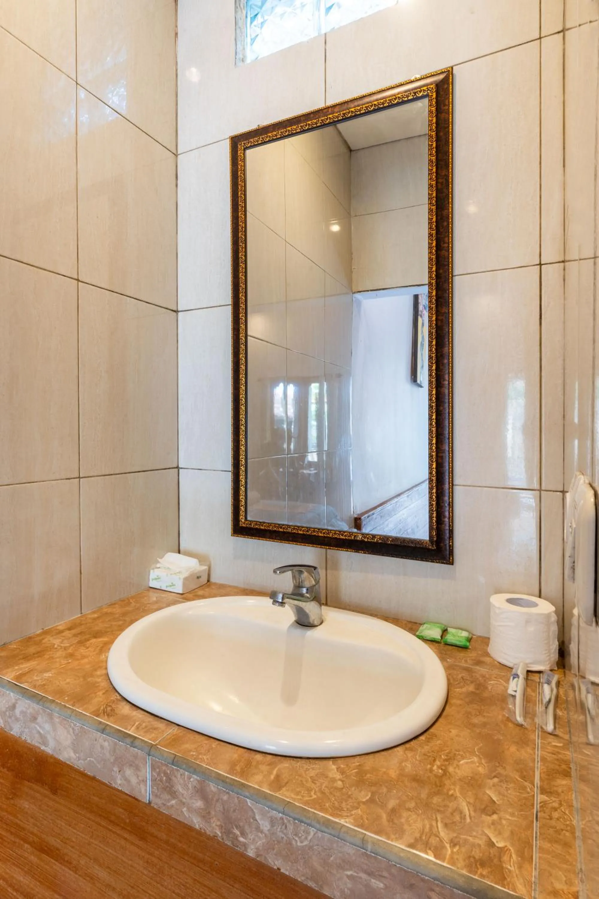 Shower in Suarsena Ubud