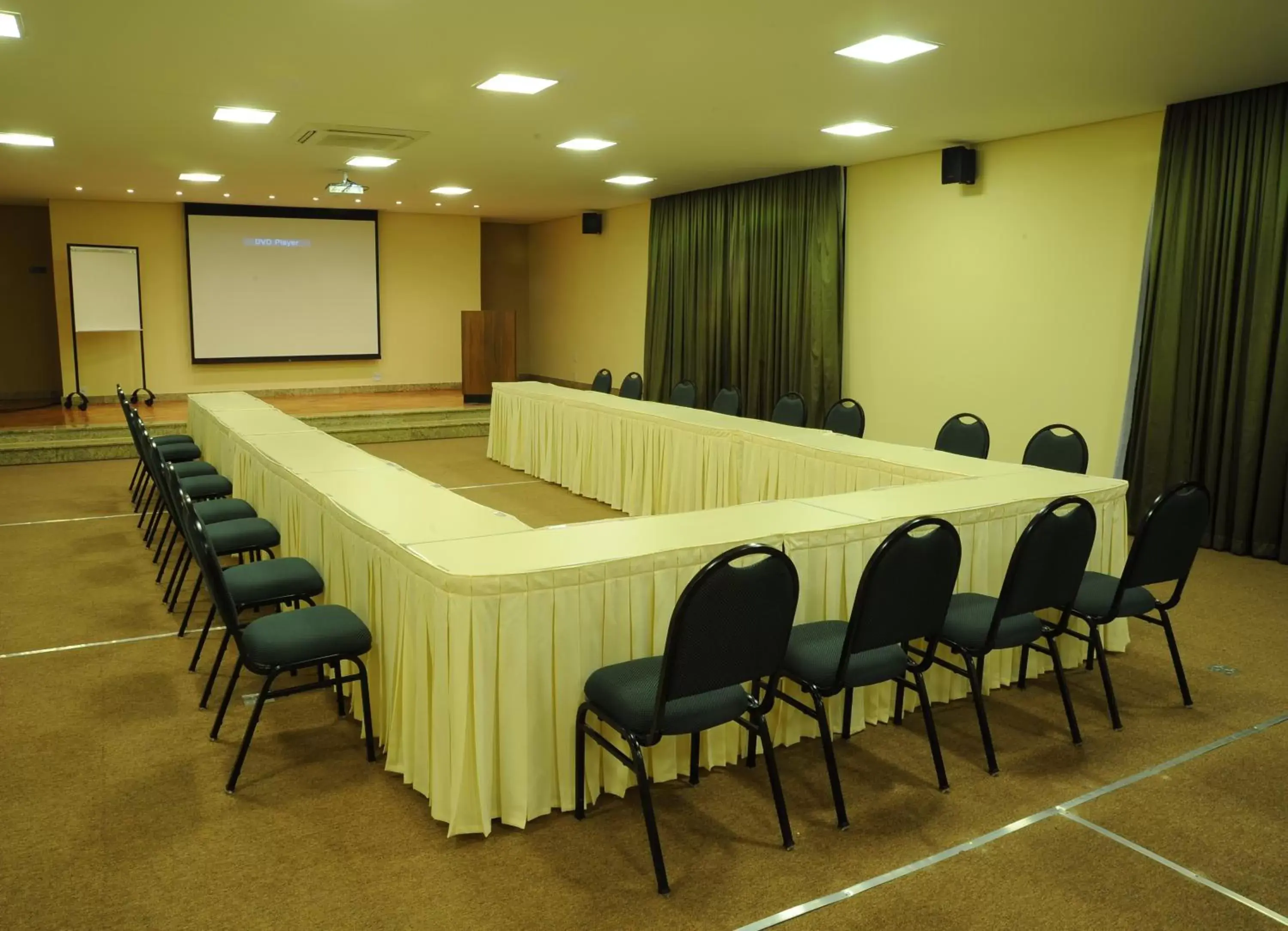 Meeting/conference room in Ramada by Wyndham Furnaspark
