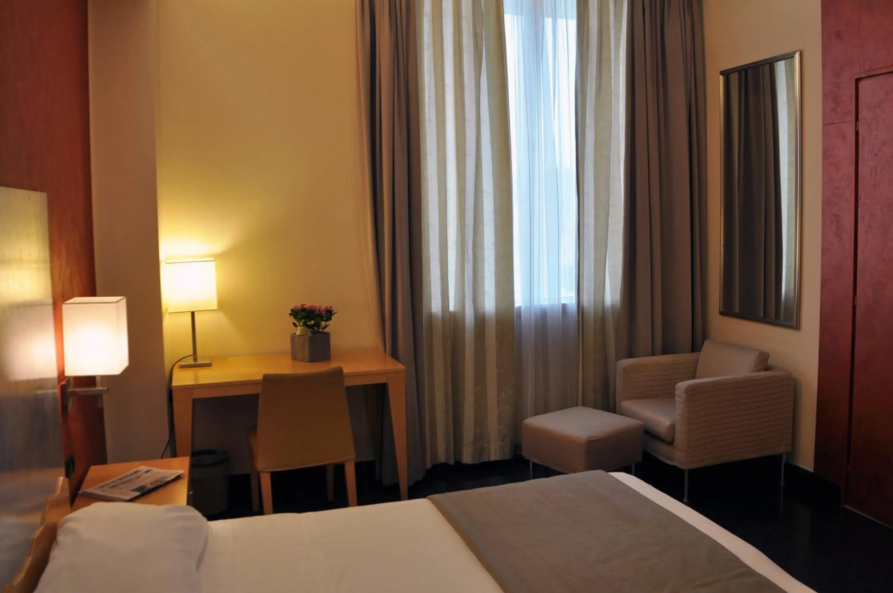 Seating area, Bed in Executive Bergamo
