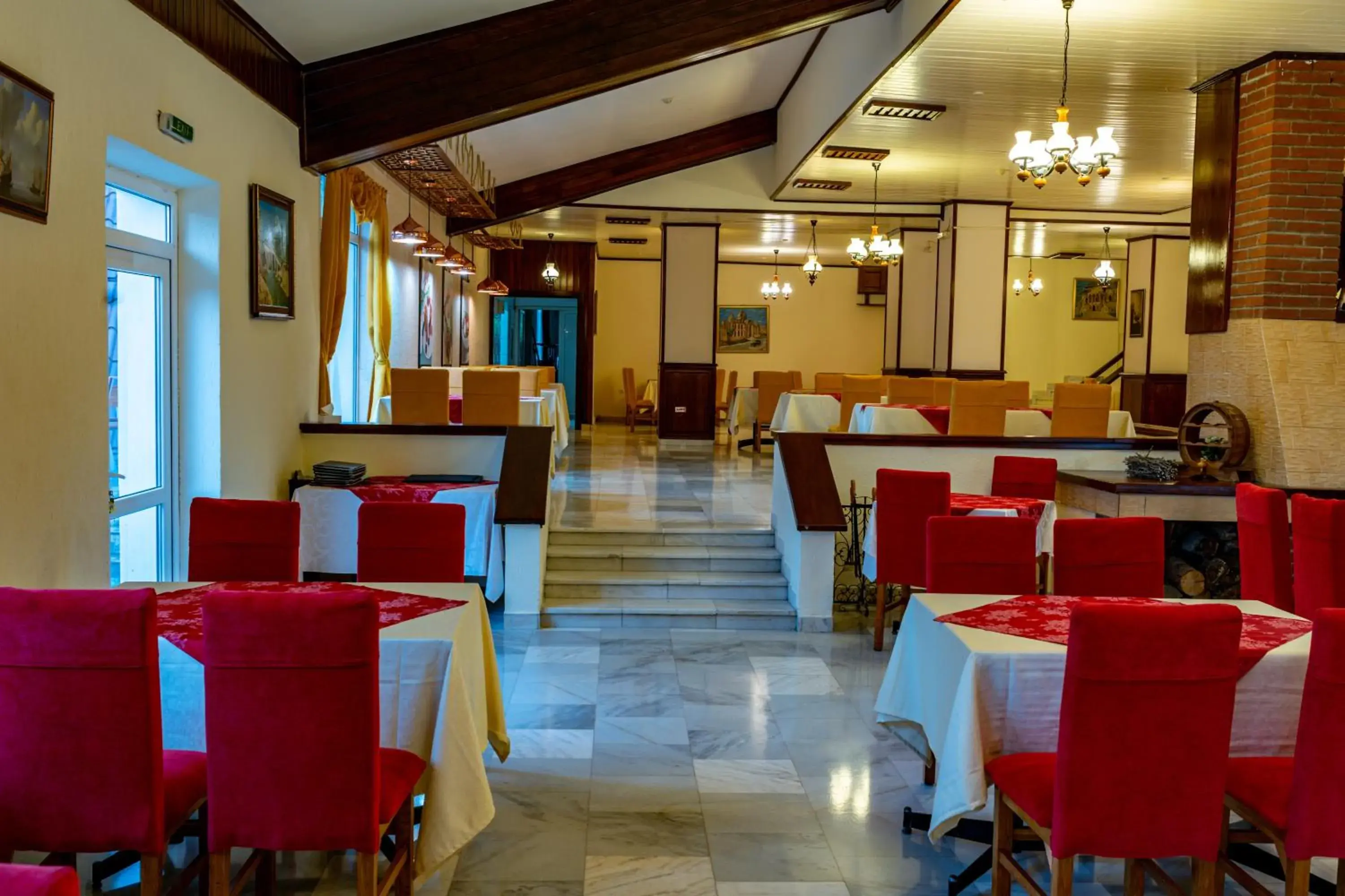 Restaurant/Places to Eat in Hotel Belvedere