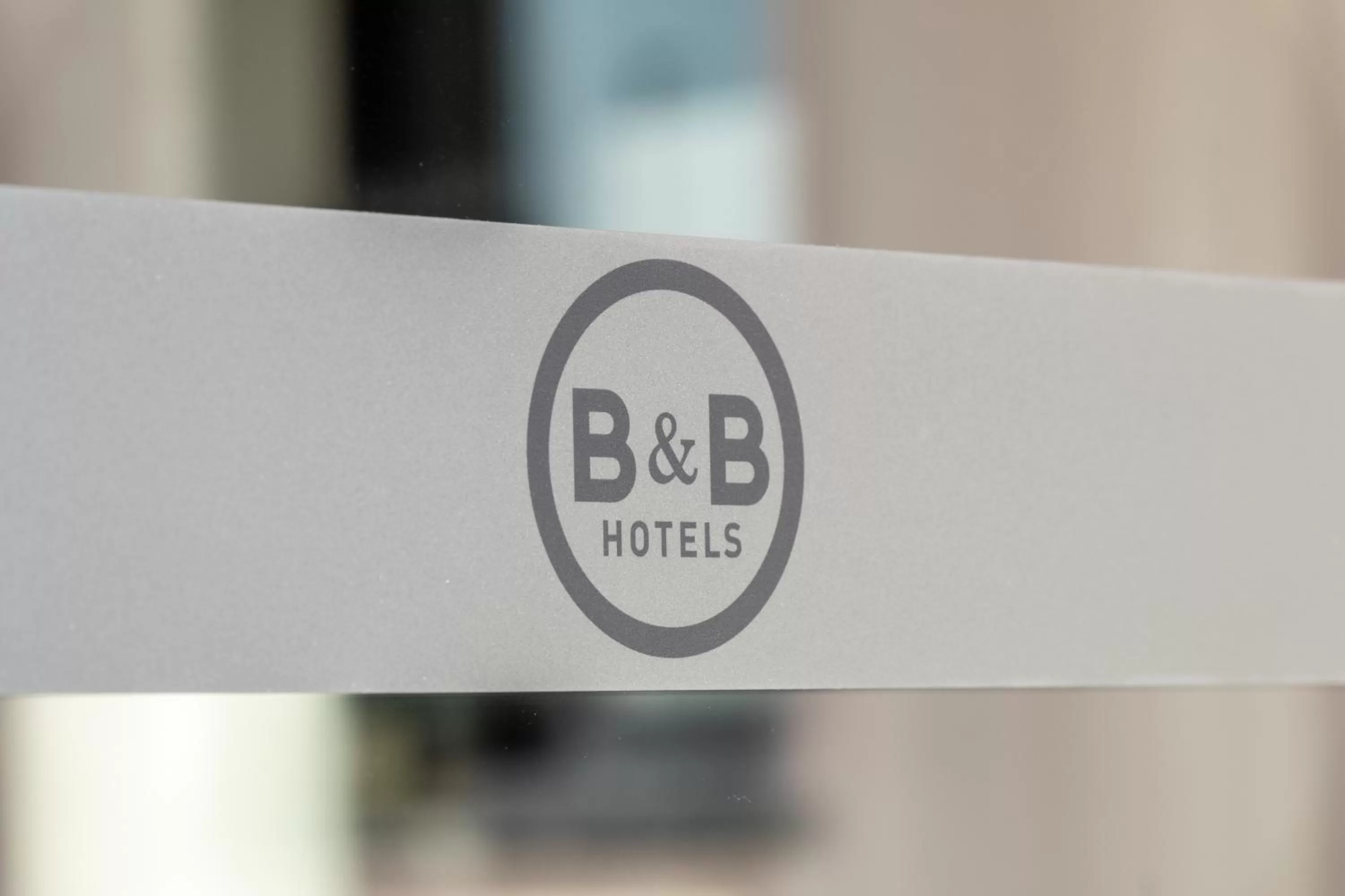 Property logo or sign in B&B HOTEL Troyes Magasins d'usine