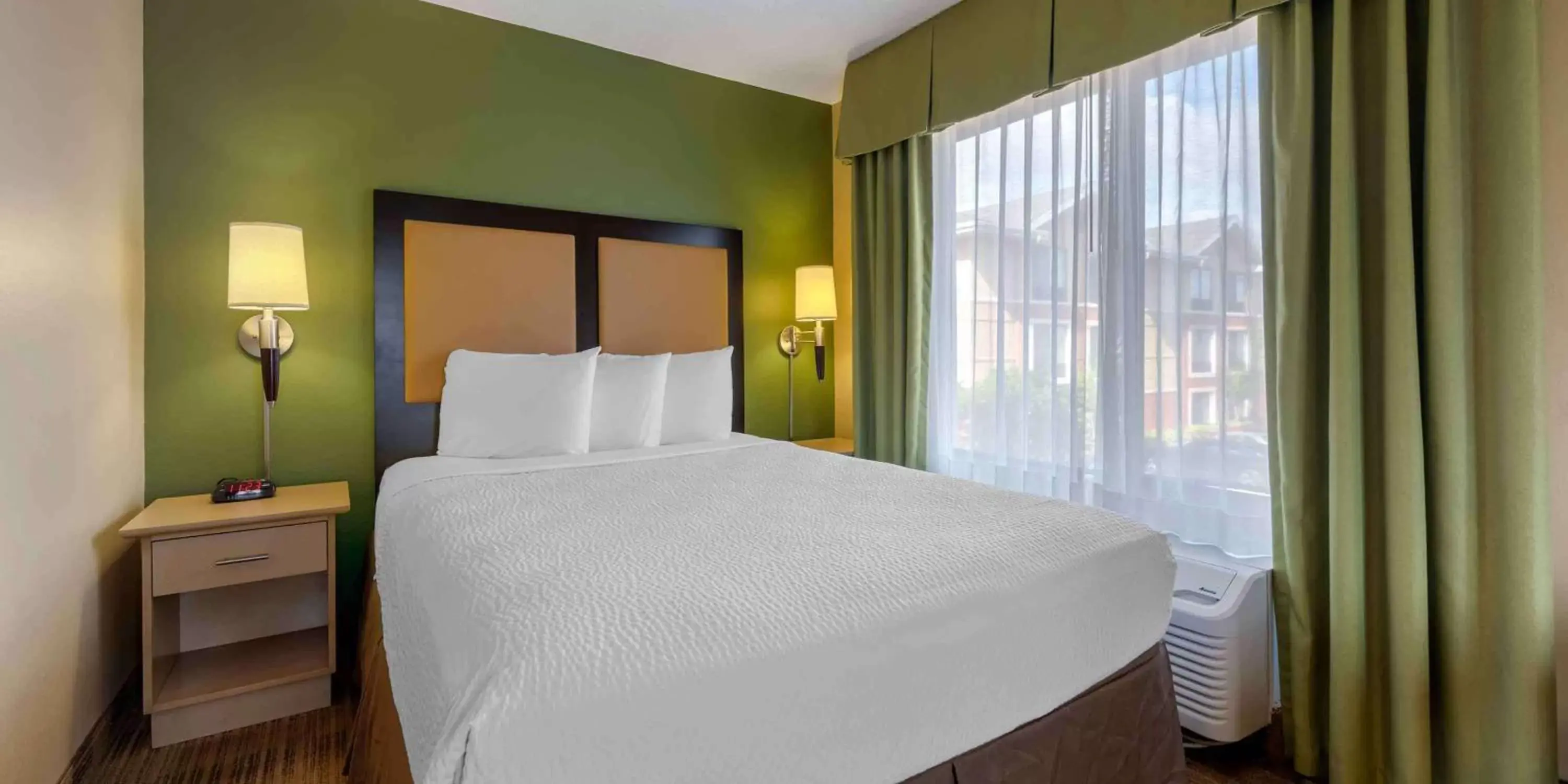 Deluxe Queen Studio-Non-Smoking in Extended Stay America Suites - Orlando - Orlando Theme Parks - Vineland Rd