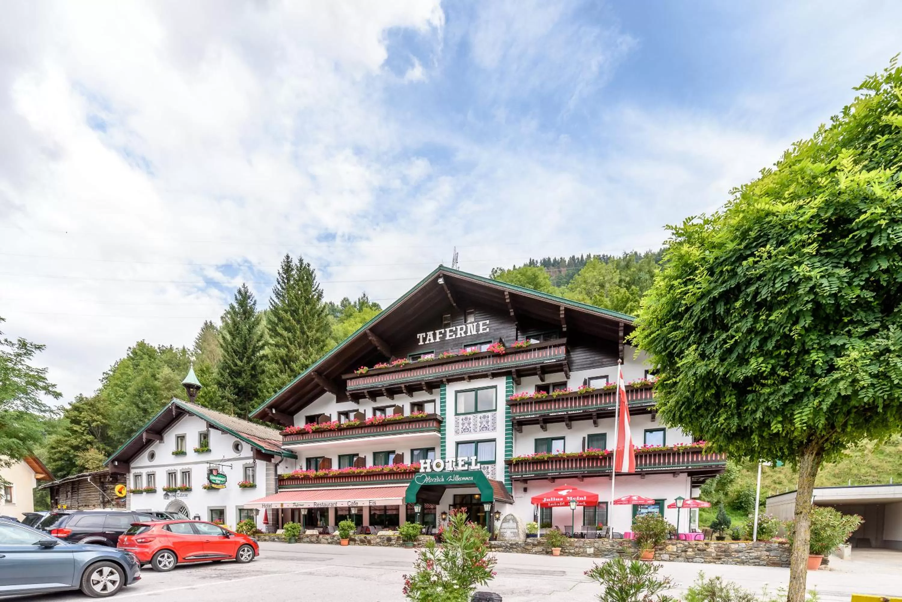 Property building in Hotel & Gasthof Taferne