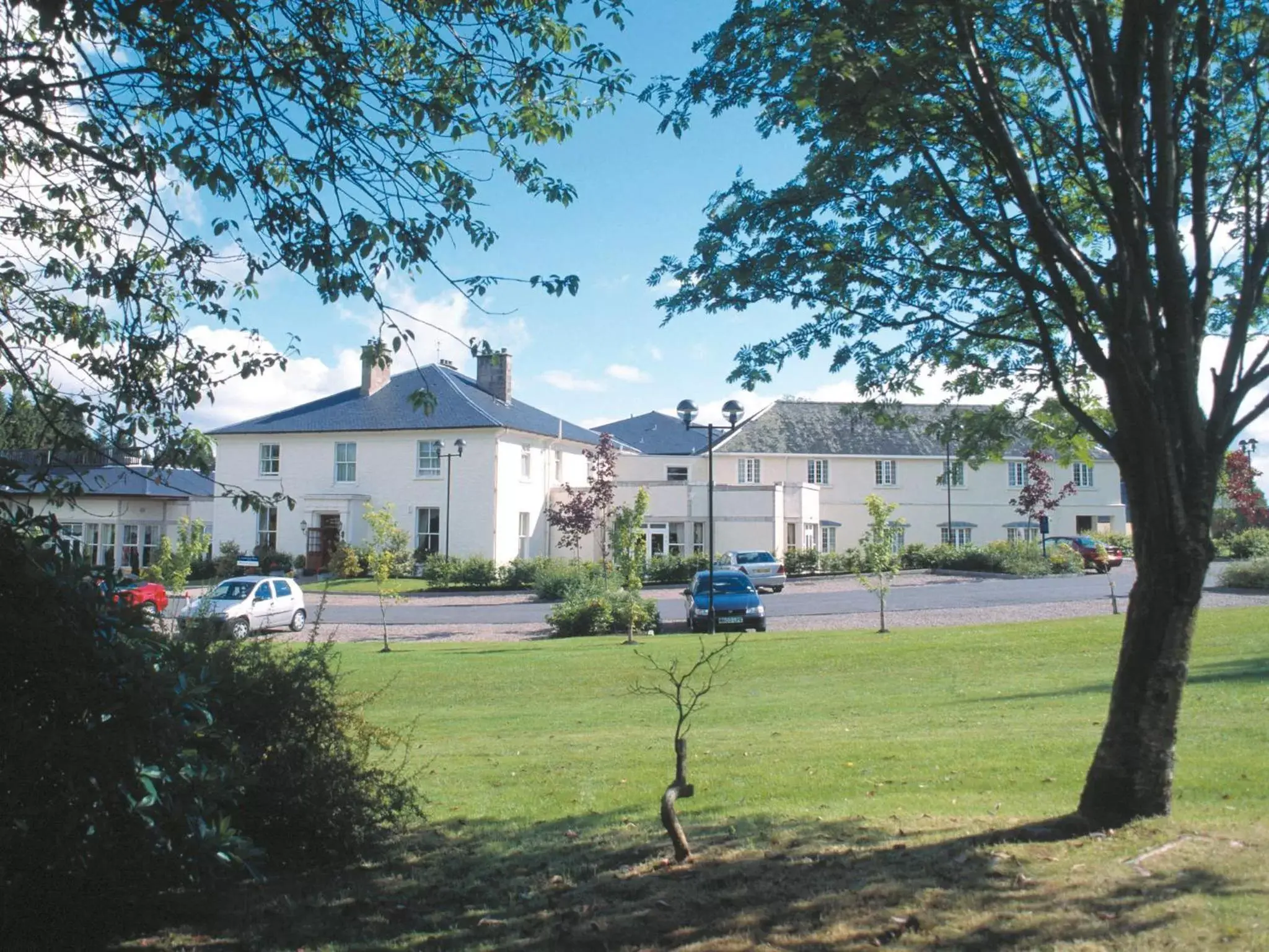 Facade/entrance, Property Building in Macdonald Crutherland House