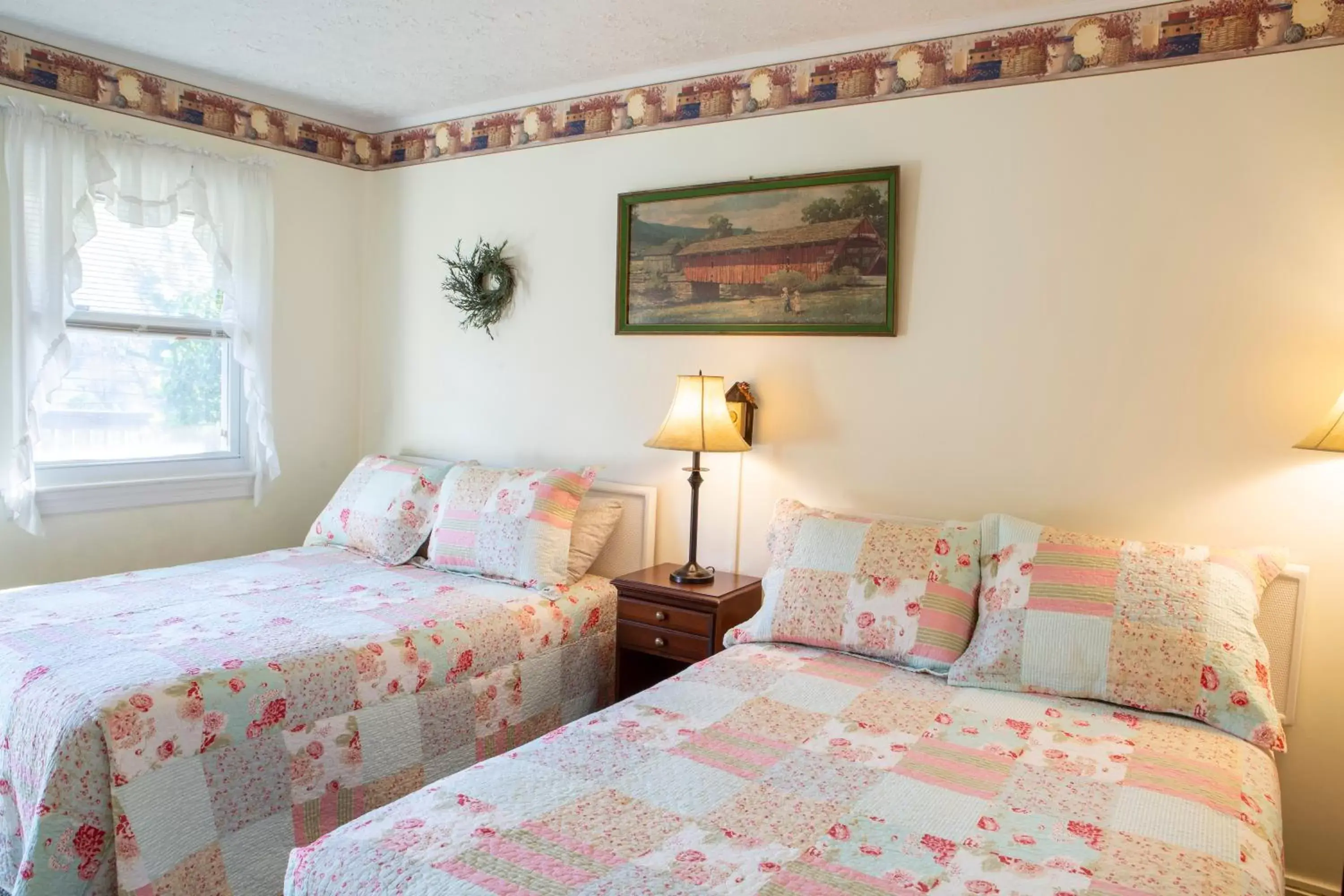 Photo of the whole room, Bed in The Chimney Rock Inn & Cottages