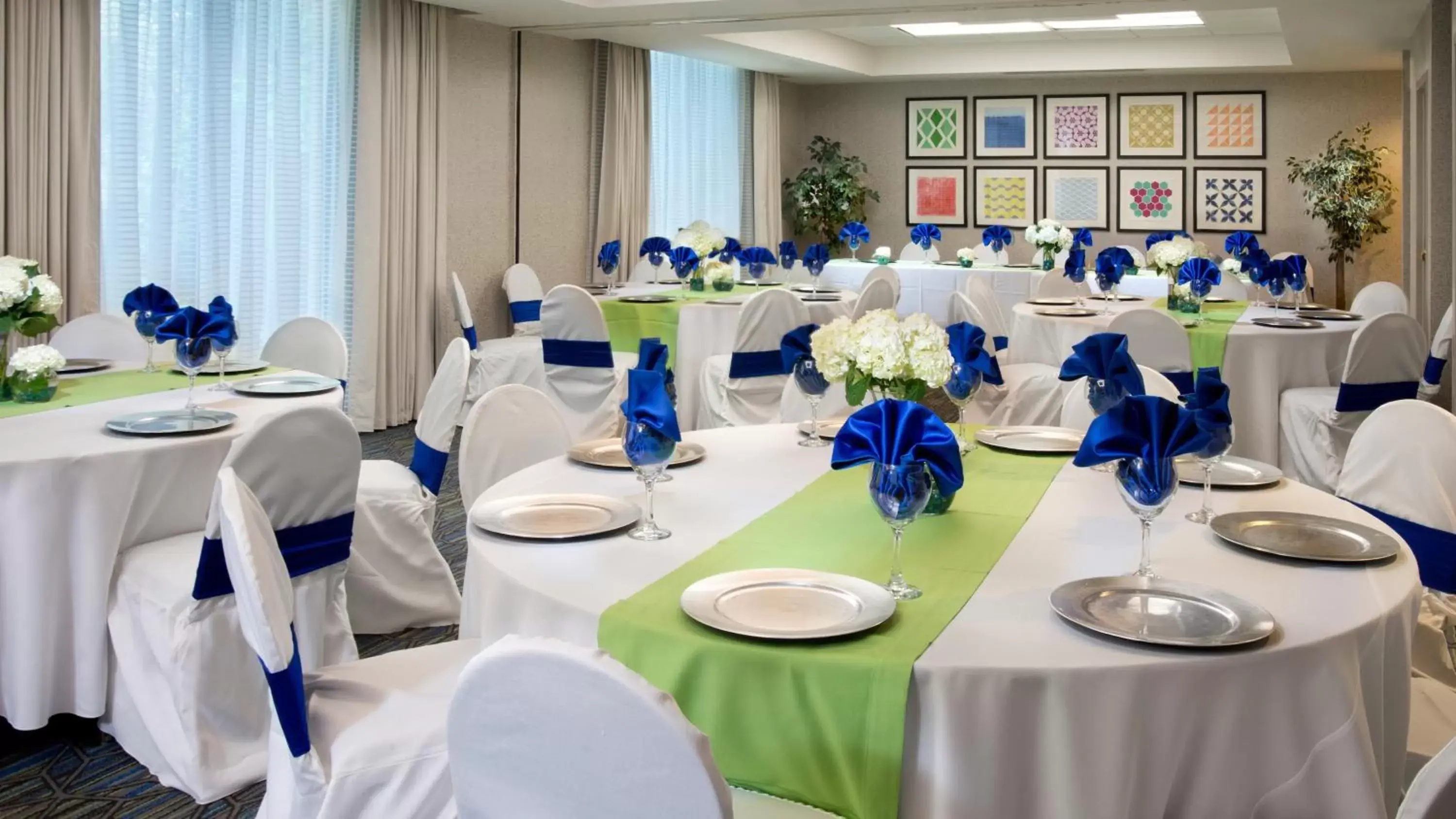 Banquet/Function facilities, Restaurant/Places to Eat in Holiday Inn Express Hilton Head Island, an IHG Hotel