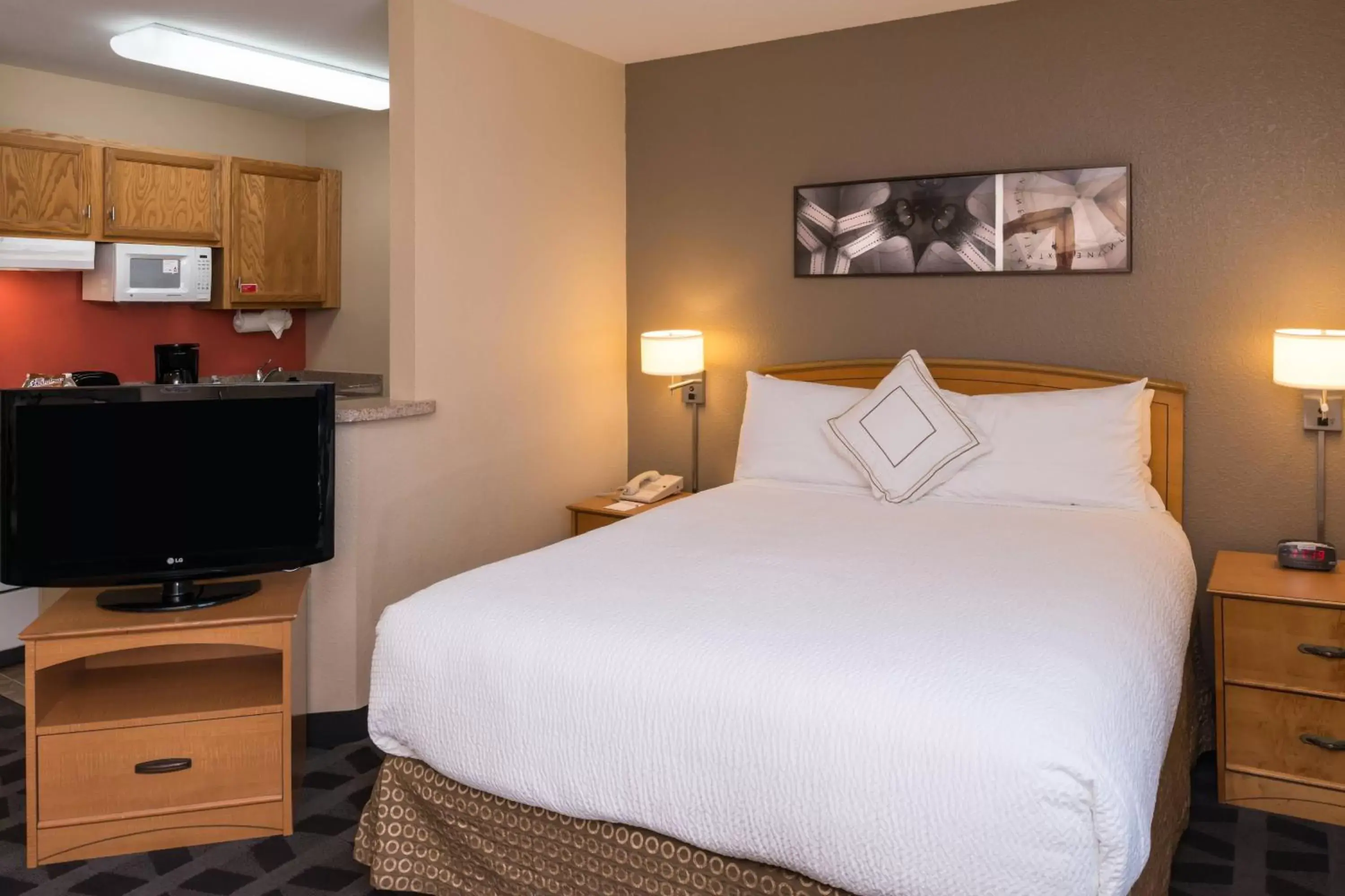 Bedroom, Bed in TownePlace Suites by Marriott Anaheim Maingate Near Angel Stadium