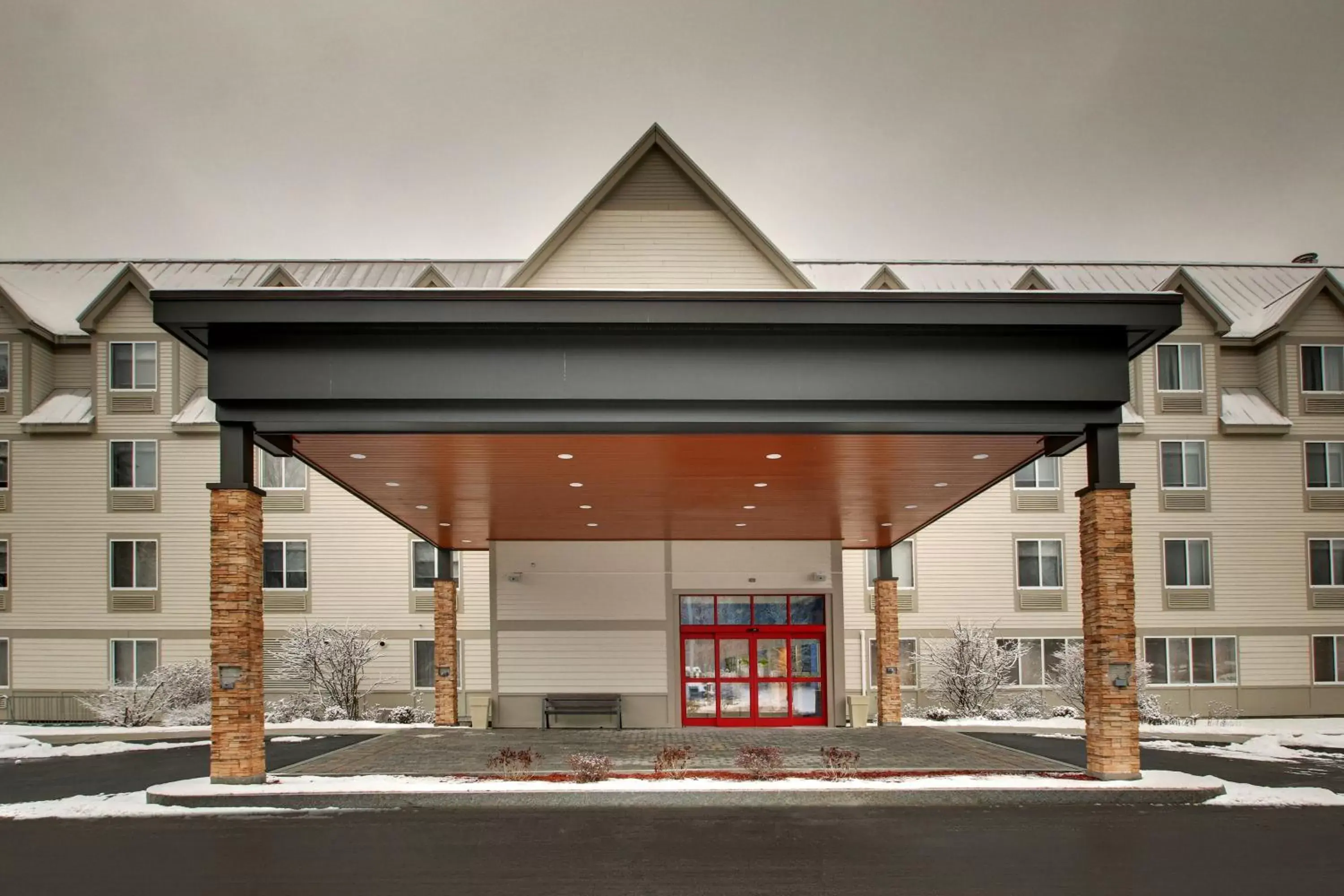 Property building in Holiday Inn Express & Suites - Lincoln East - White Mountains, an IHG Hotel