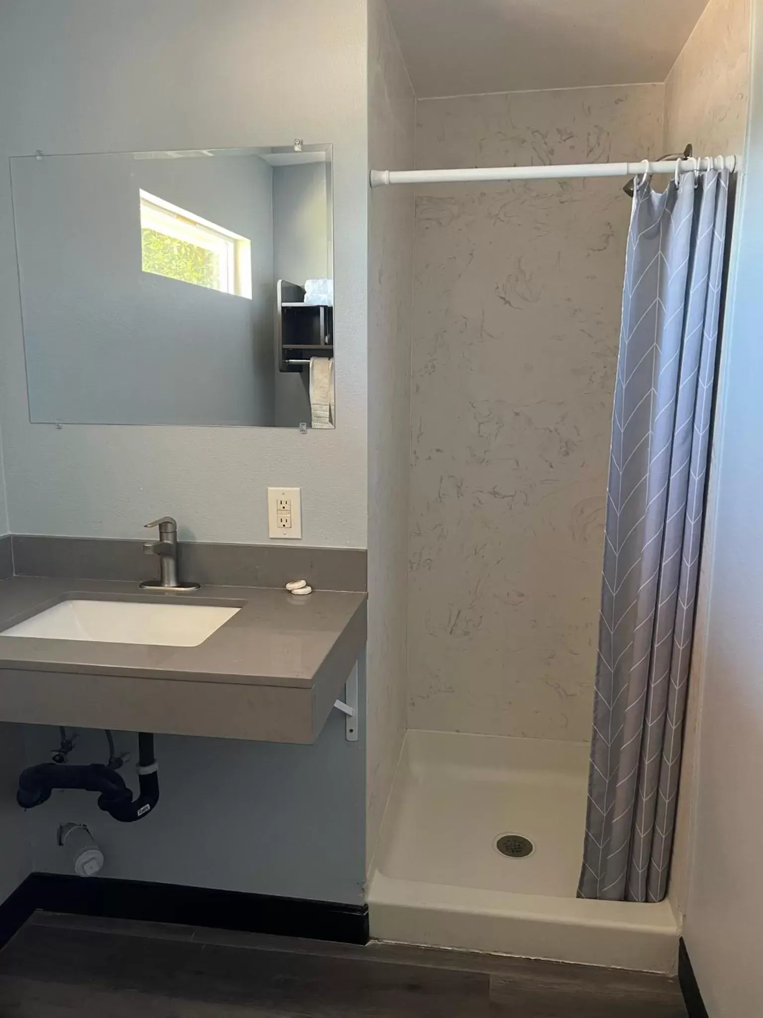 Shower, Bathroom in Travel Inn Gilroy