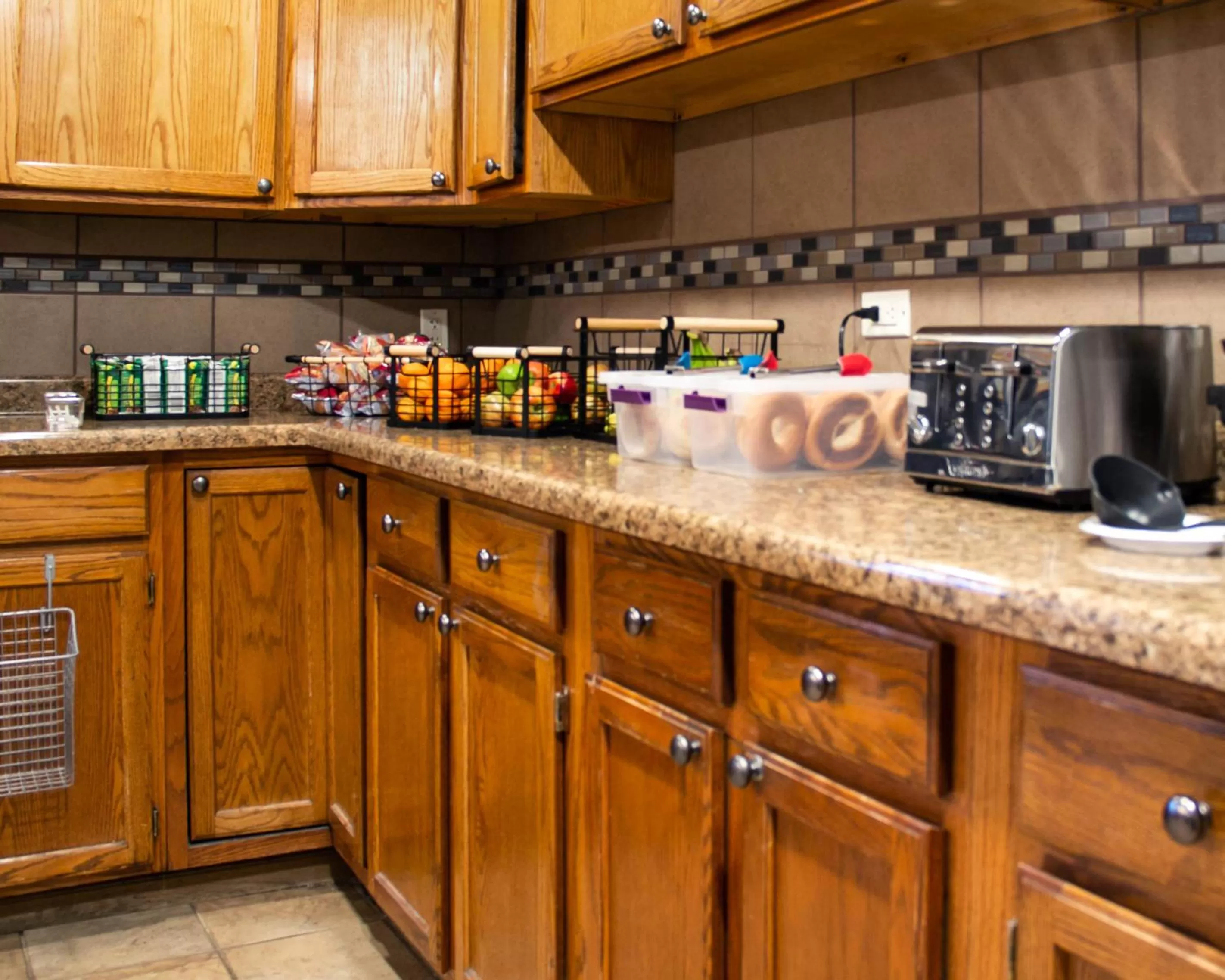 Food and drinks in New Victorian Inn & Suites-Norfolk