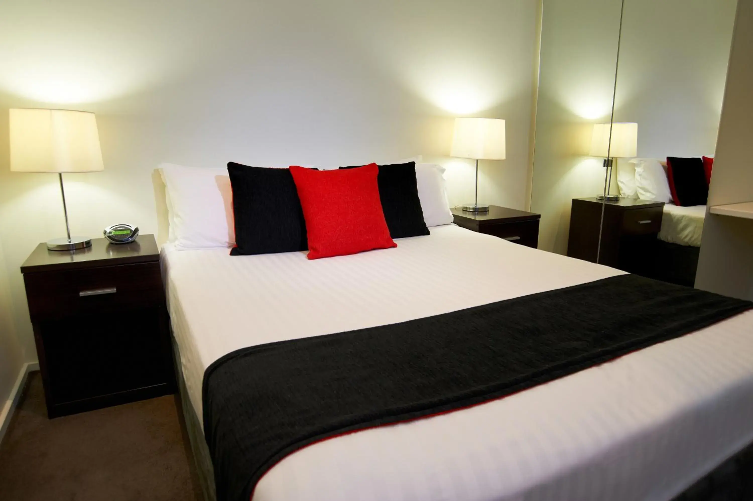 Bathroom, Bed in City Edge on Elizabeth Apartment Hotel