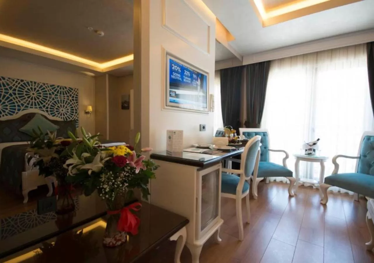 TV and multimedia in Antusa Palace Hotel & Spa