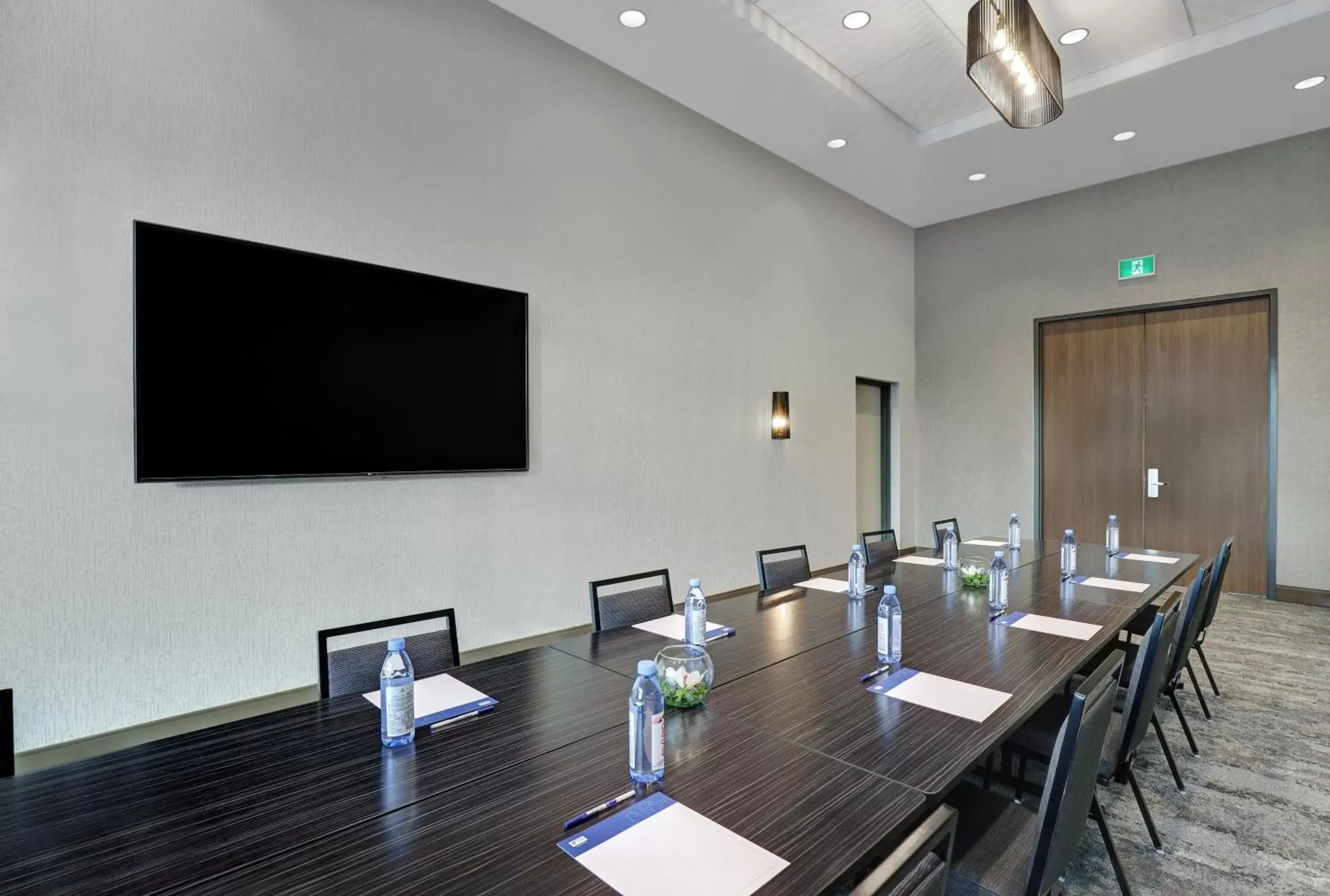 Meeting/conference room in Candlewood Suites - Kingston West, an IHG Hotel