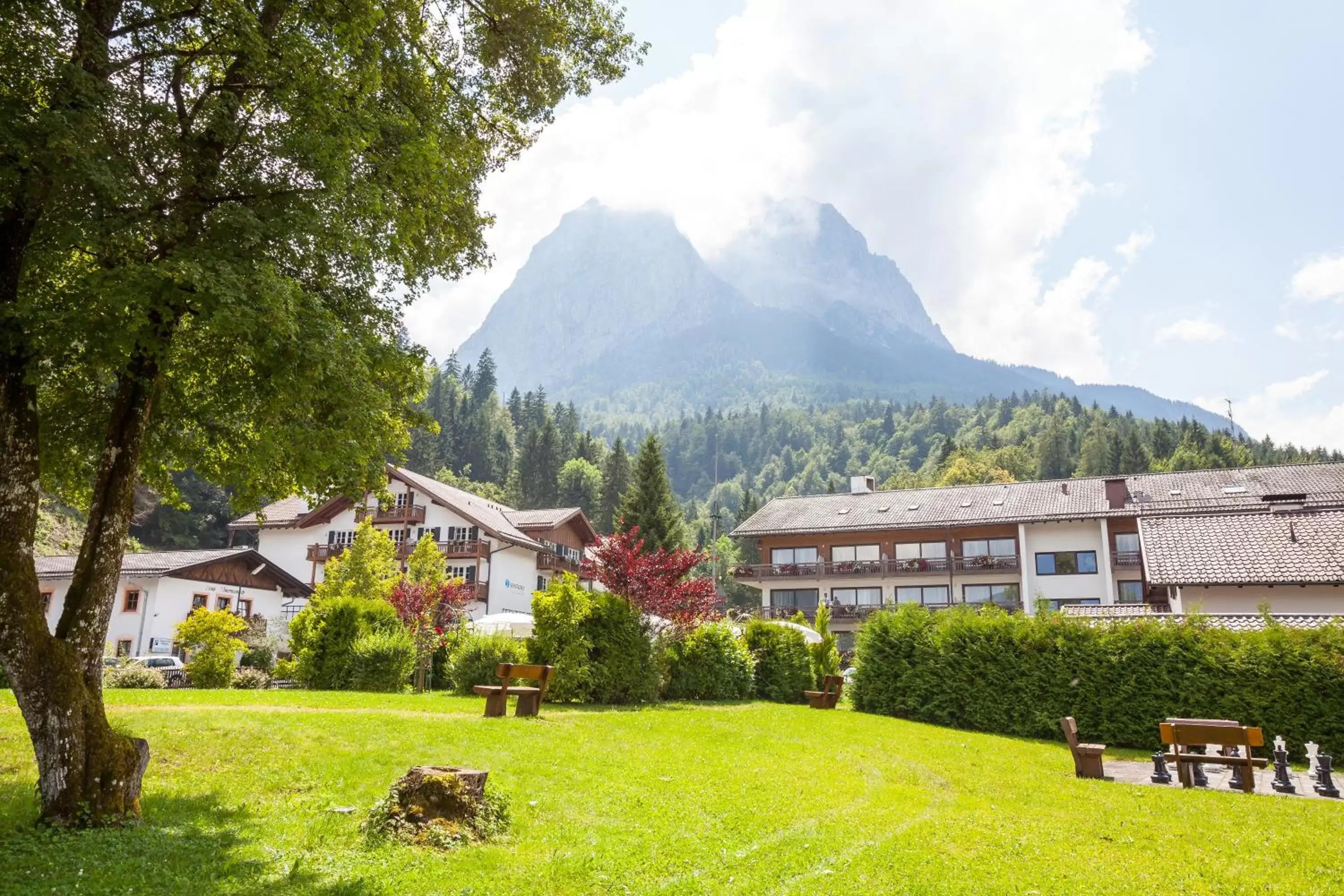 Facade/entrance, Property Building in Berghotel Hammersbach