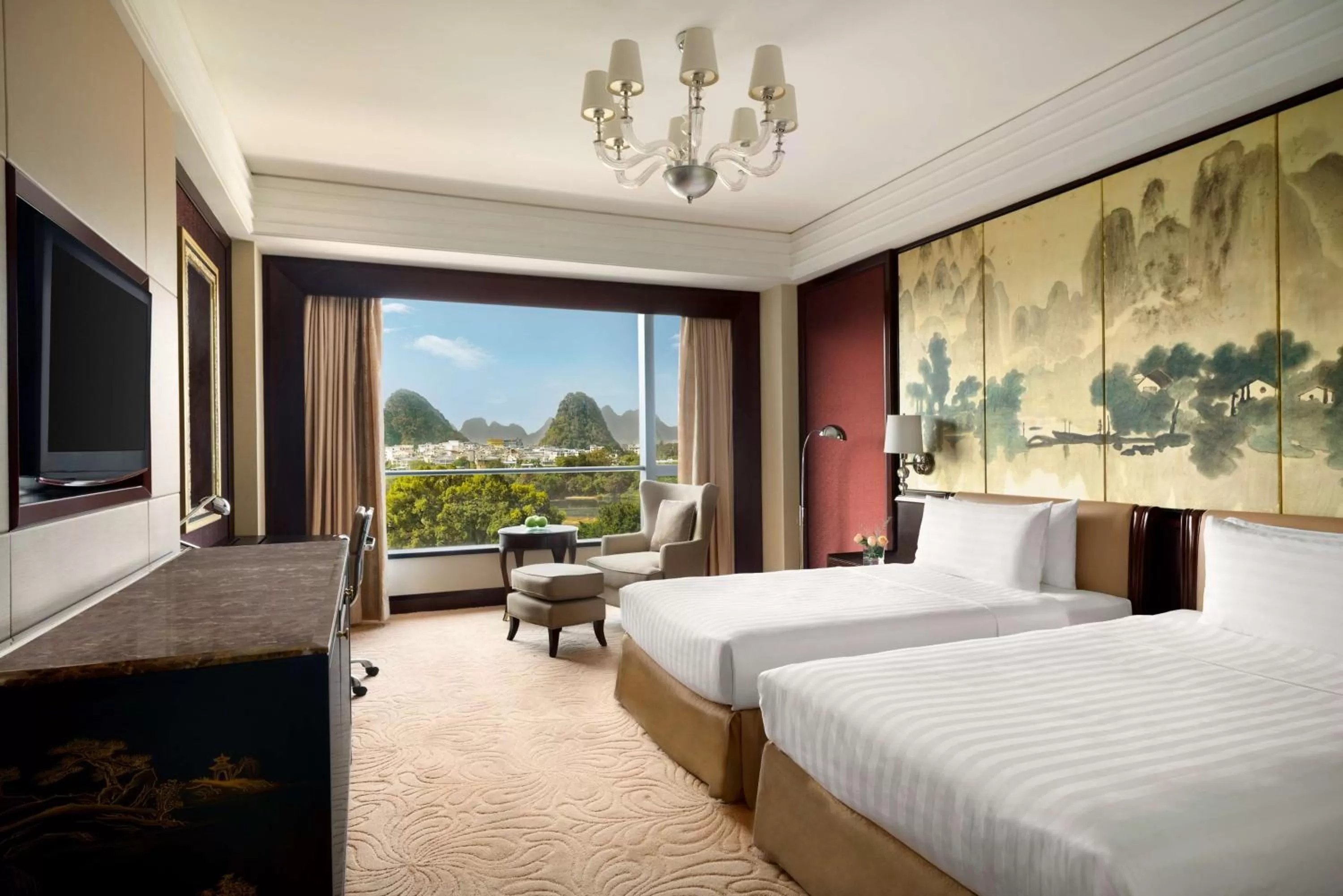 Photo of the whole room, Bed in Shangri-La Guilin