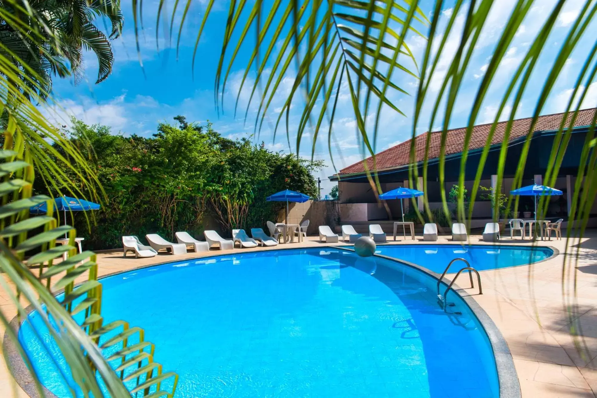Swimming Pool in Manacá Hotel
