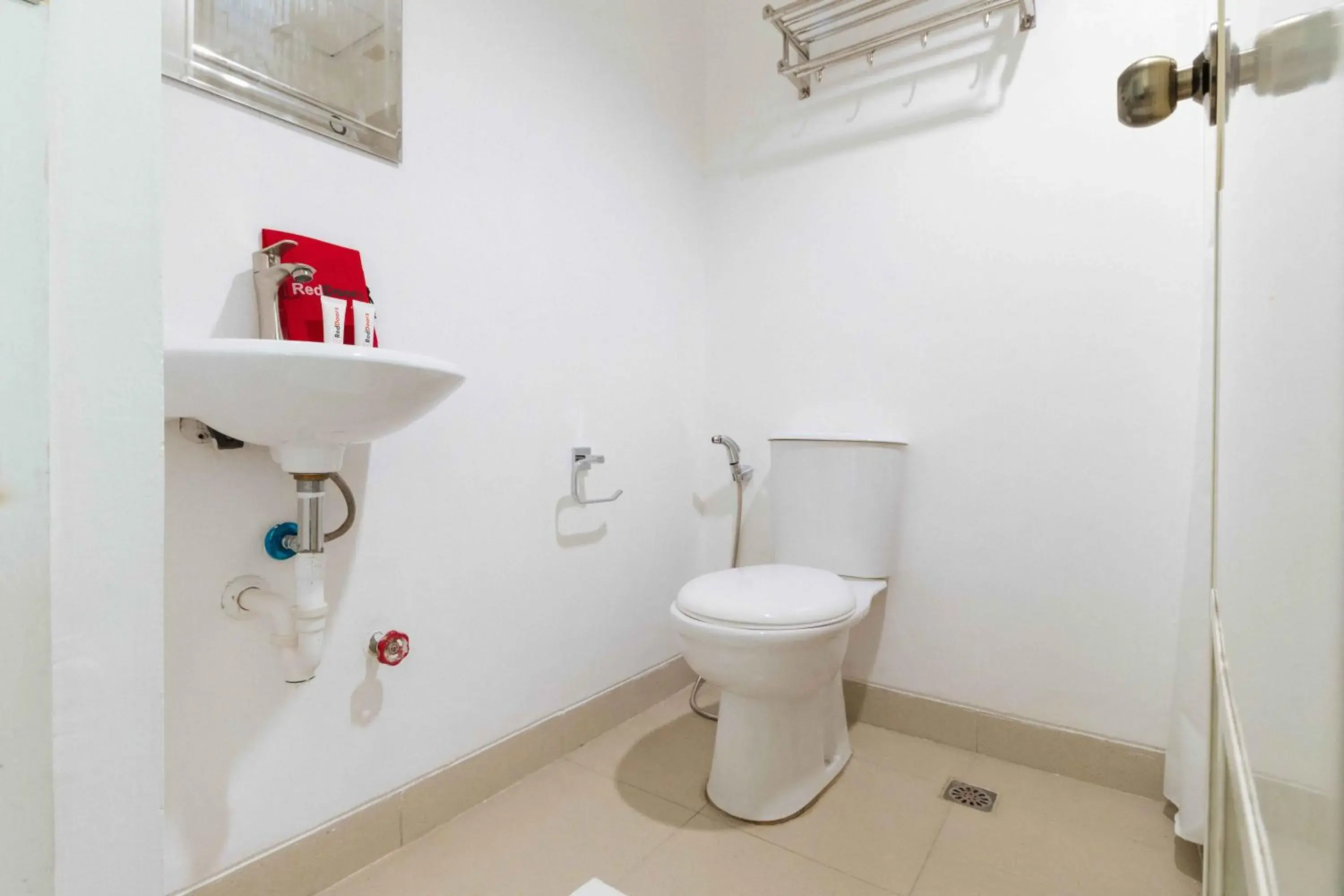 Toilet, Bathroom in RedDoorz Plus at Banawe Quezon City