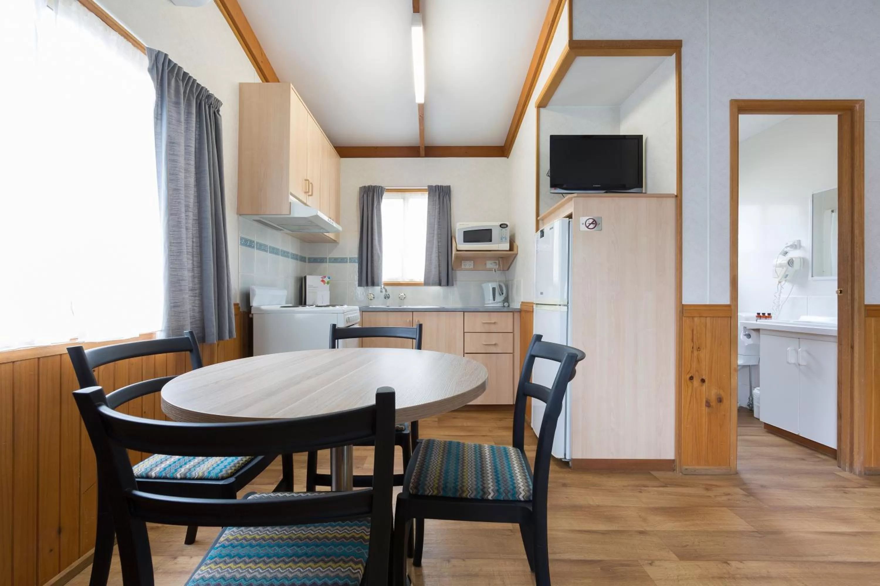 Living room in Alivio Tourist Park Canberra