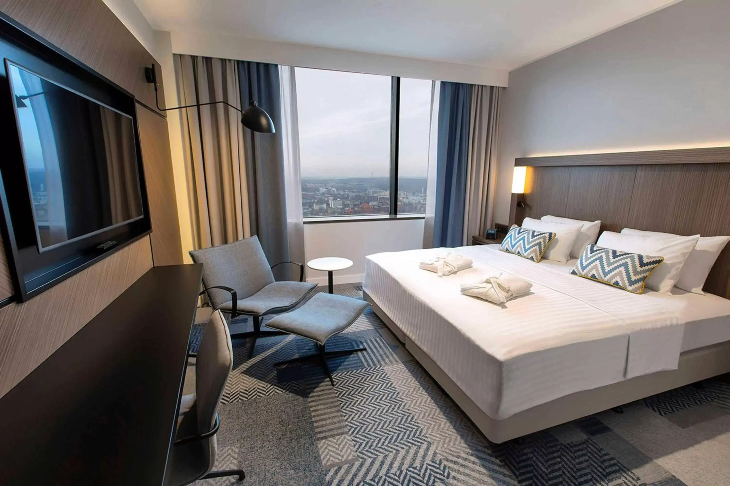 Photo of the whole room in Courtyard by Marriott Katowice City Center