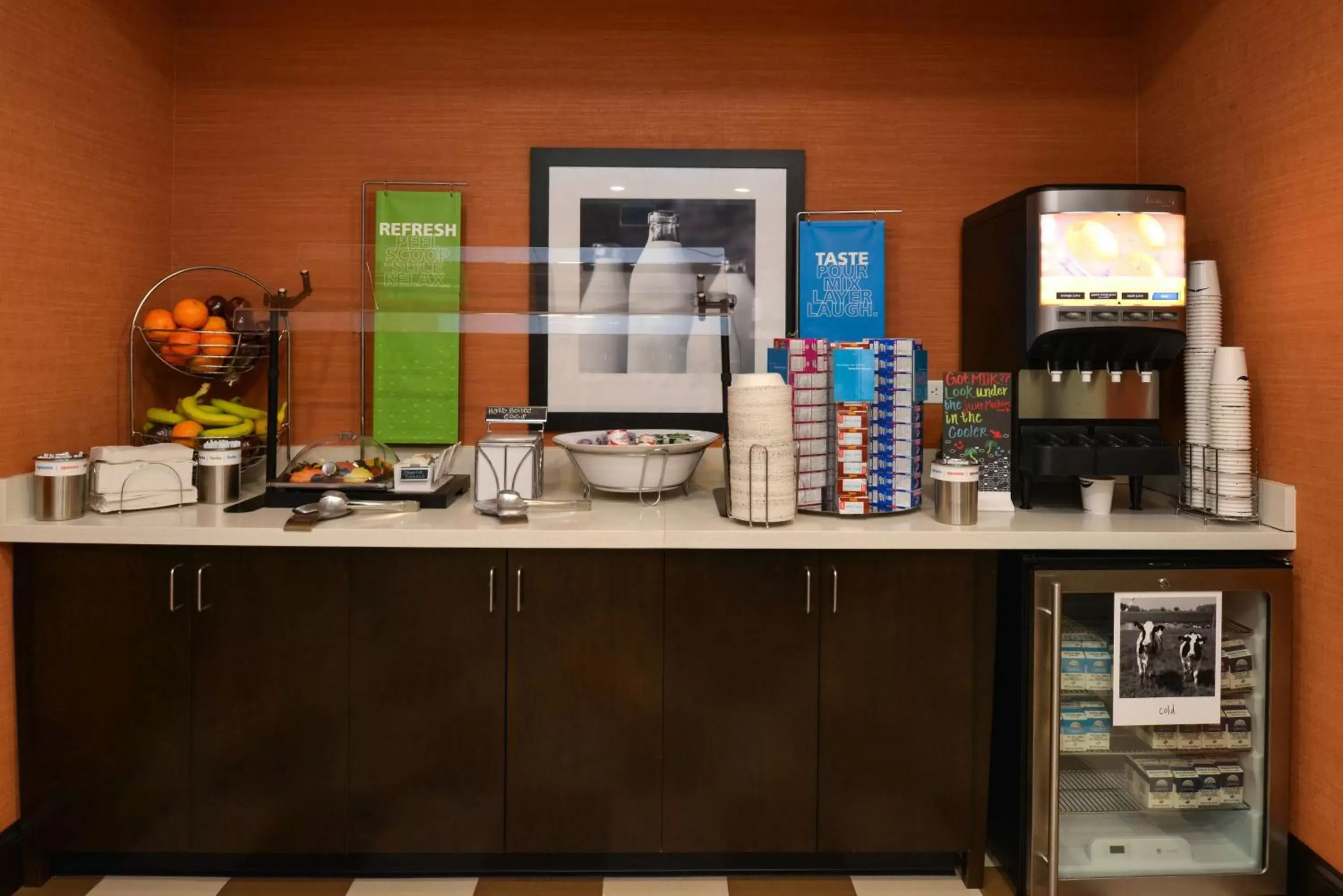 Dining area in Hampton Inn & Suites - Ocala