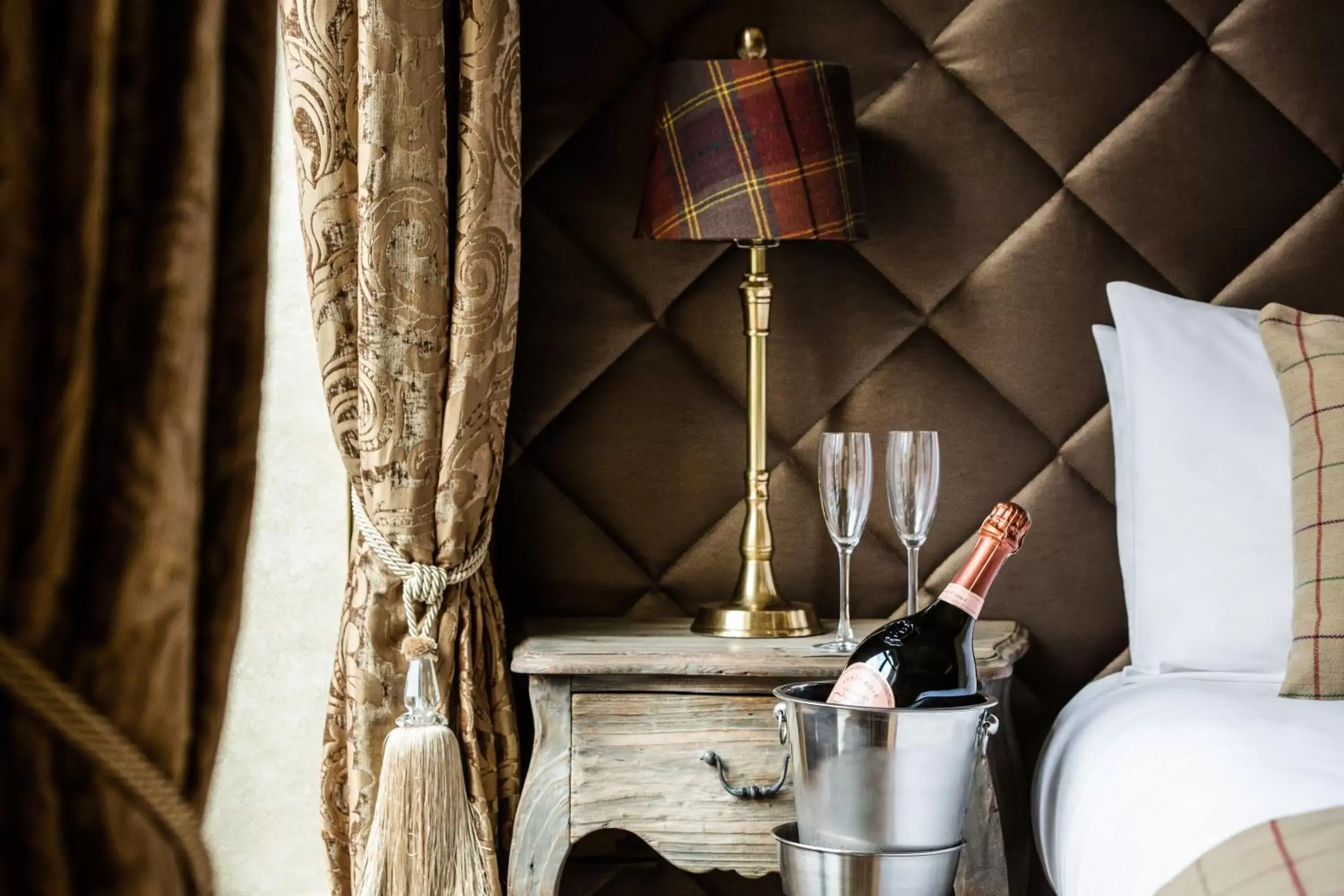 Alcoholic drinks, Bed in The Shankly Hotel Alcoholic drinks, Bed in The Shankly Hotel