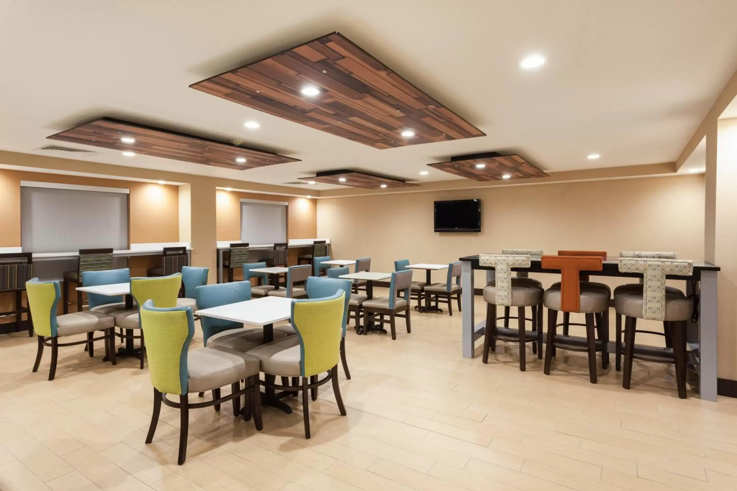 Breakfast, Restaurant/Places to Eat in Holiday Inn Express Hotel & Suites Mebane, an IHG Hotel